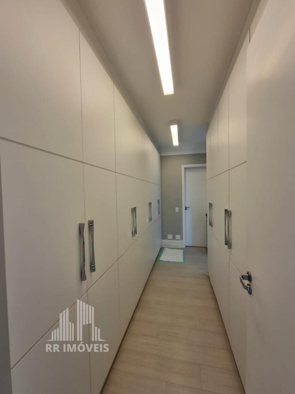 Apartamento à venda com 3 quartos, 202m² - Foto 9