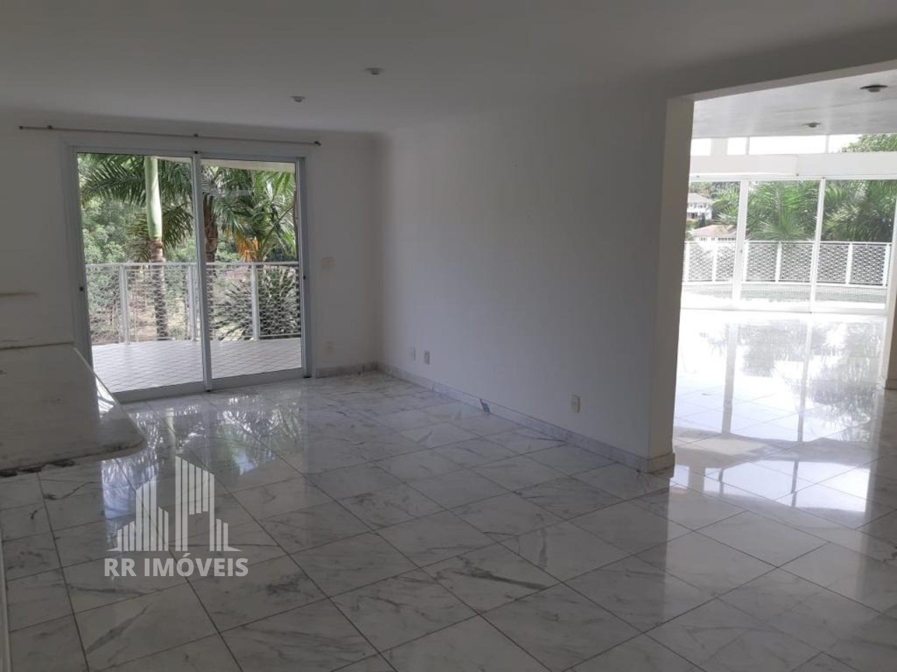 Casa à venda com 4 quartos, 700m² - Foto 2