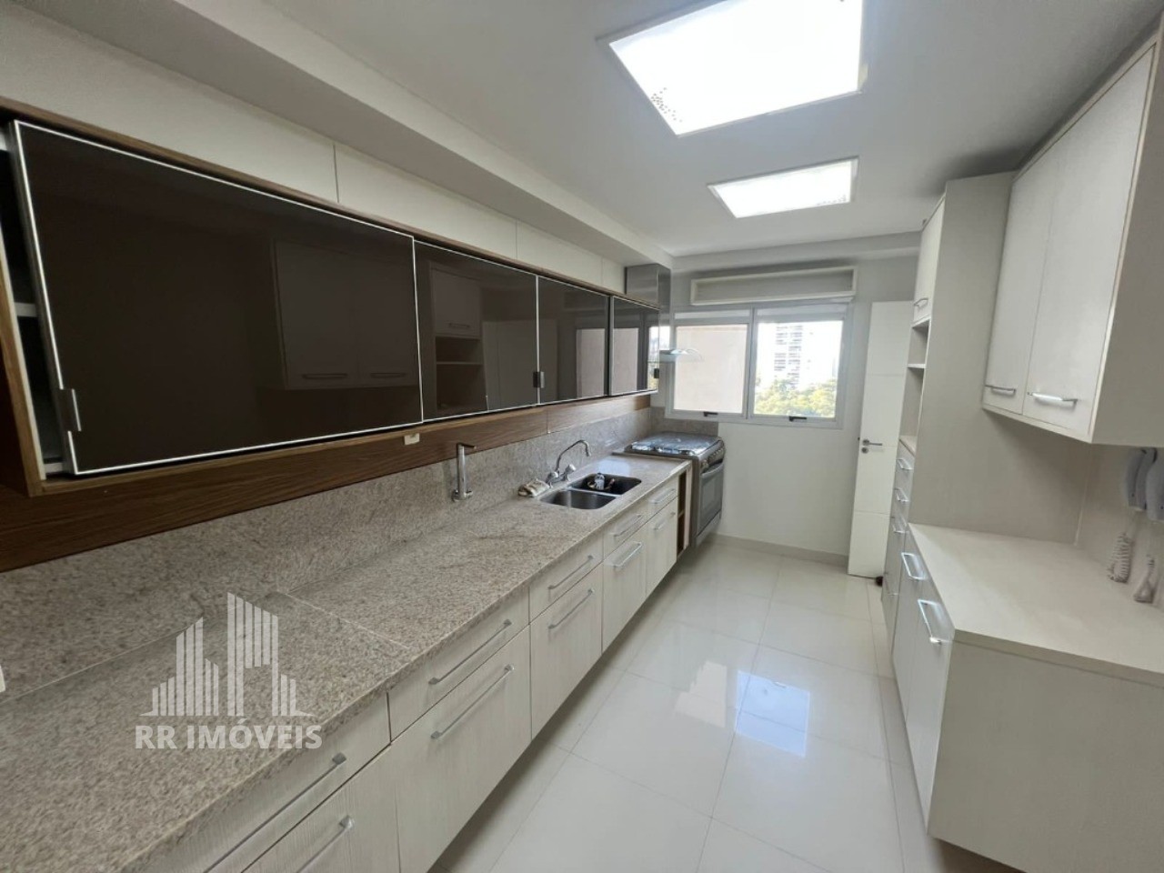 Apartamento à venda com 4 quartos, 261m² - Foto 11