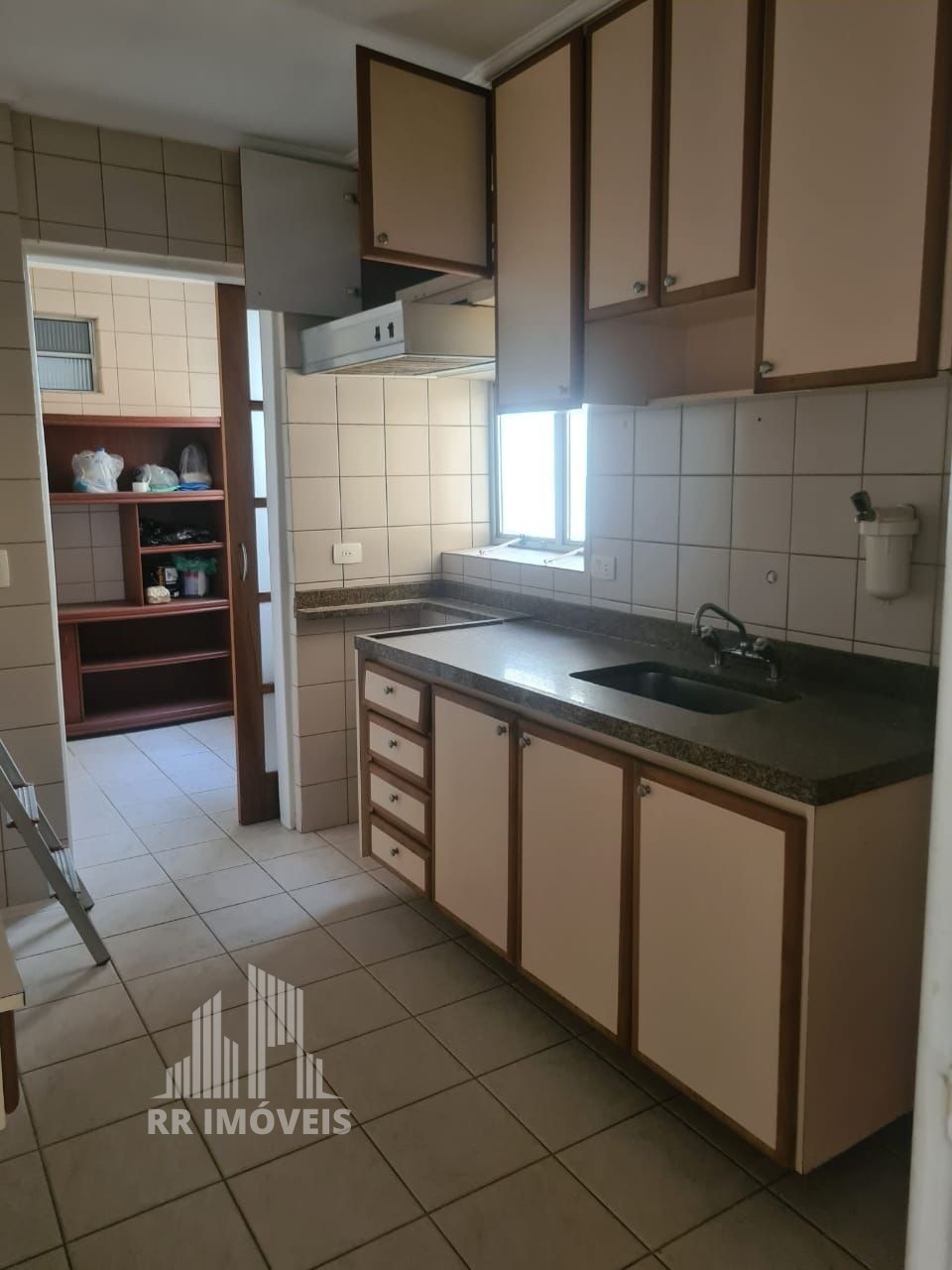 Apartamento à venda com 3 quartos, 95m² - Foto 1