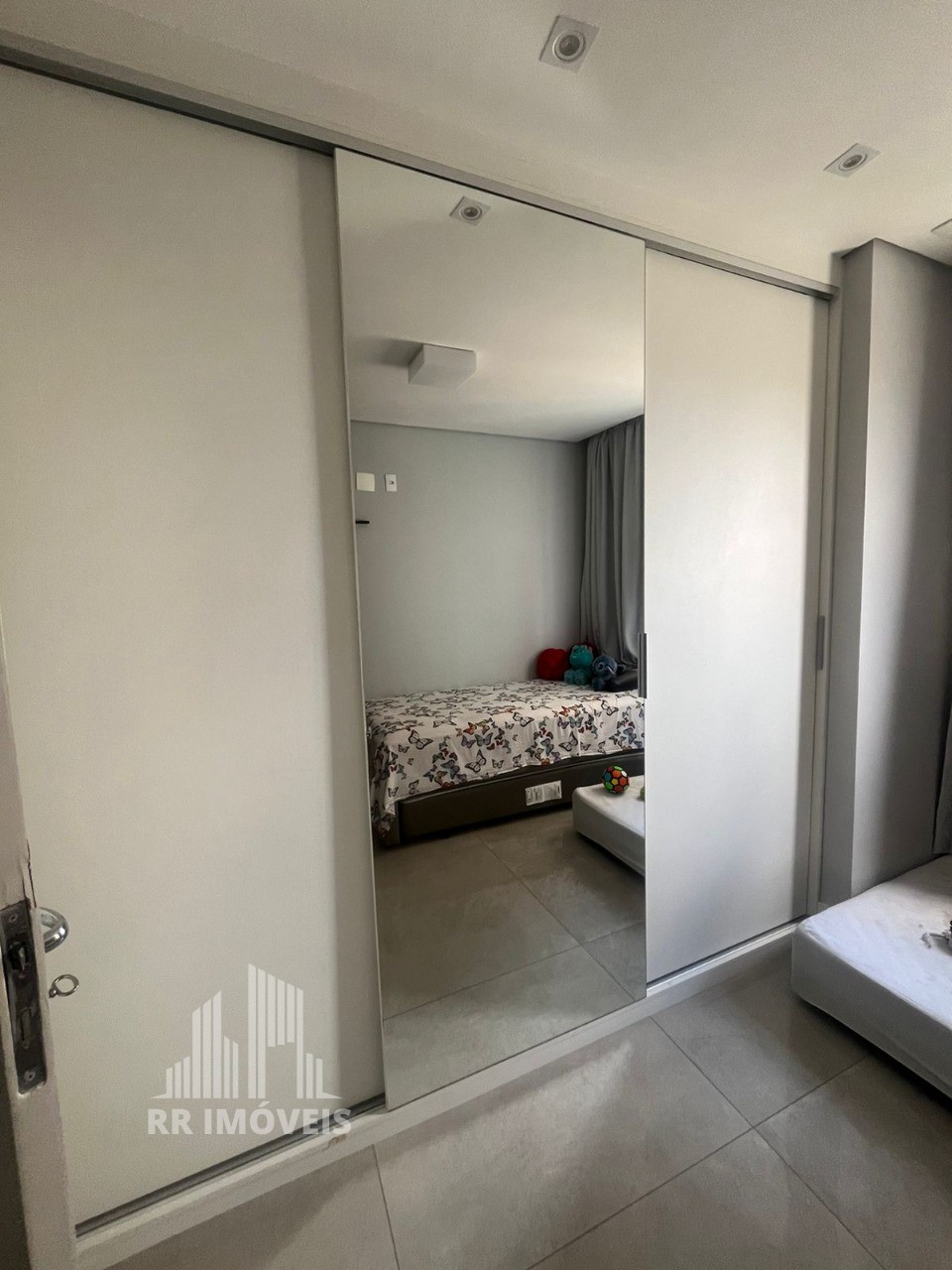 Apartamento à venda com 2 quartos, 75m² - Foto 32