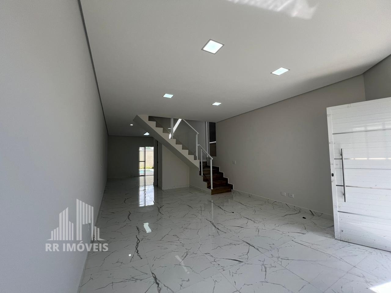 Casa à venda com 3 quartos, 125m² - Foto 2