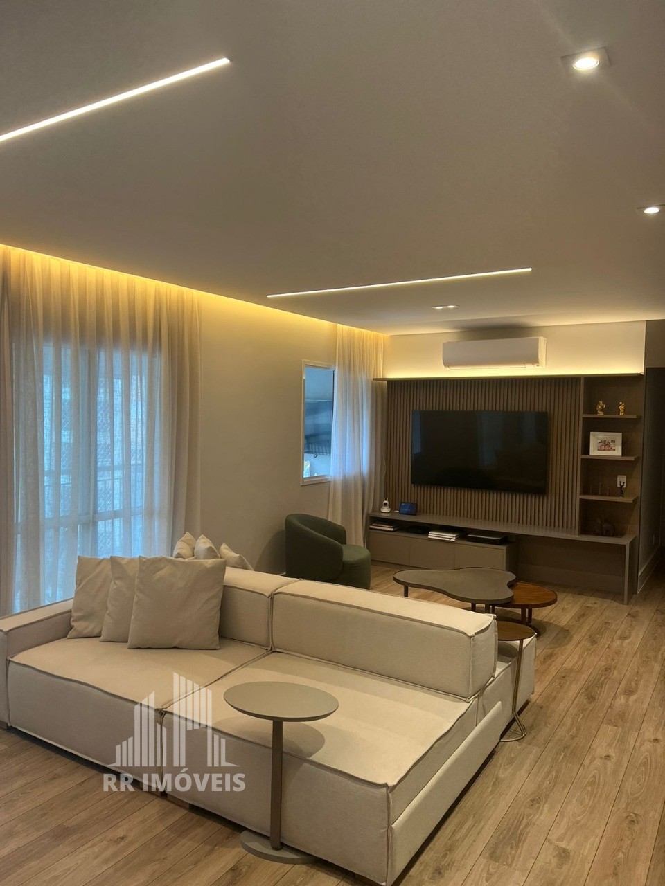 Apartamento à venda com 3 quartos, 144m² - Foto 1