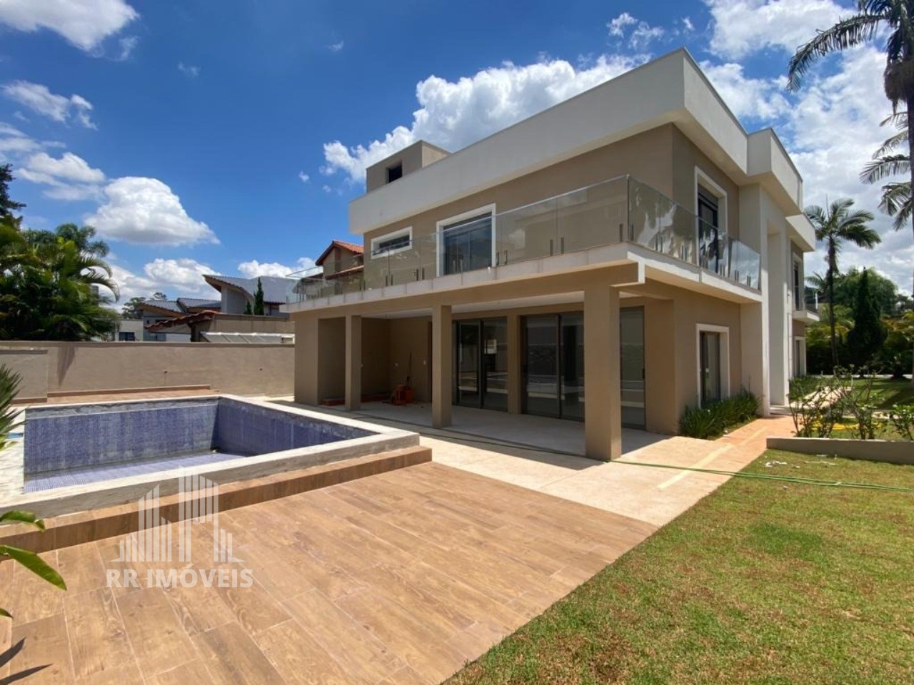 Casa à venda com 4 quartos, 400m² - Foto 1