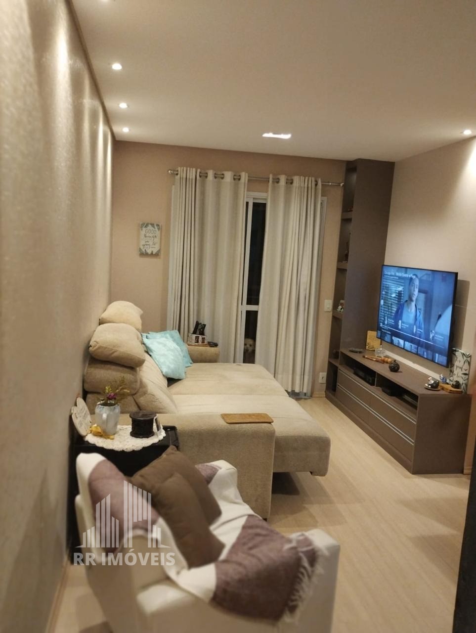 Apartamento à venda com 3 quartos, 80m² - Foto 1