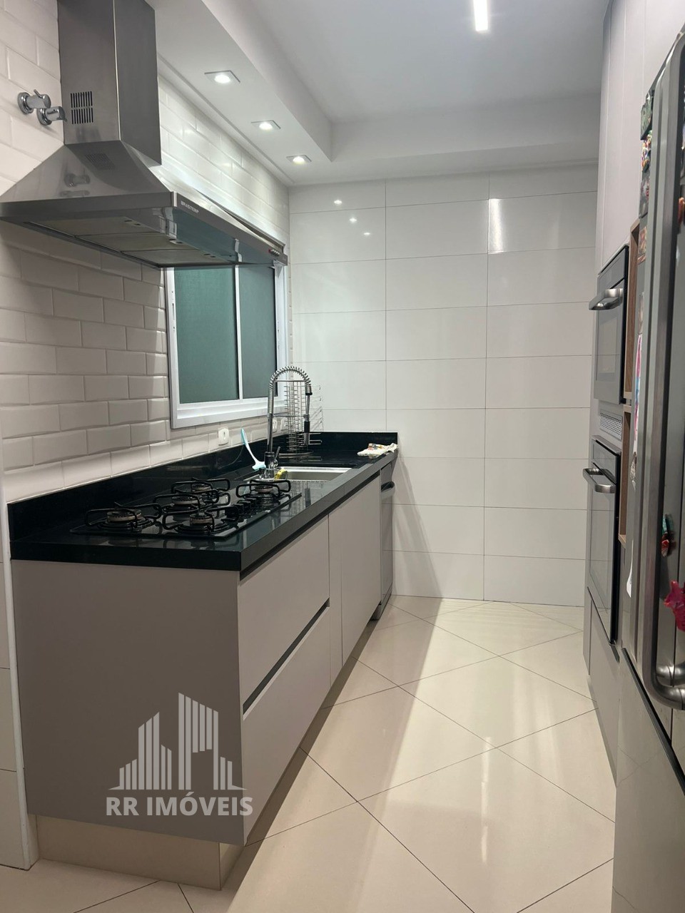 Apartamento à venda com 3 quartos, 144m² - Foto 7