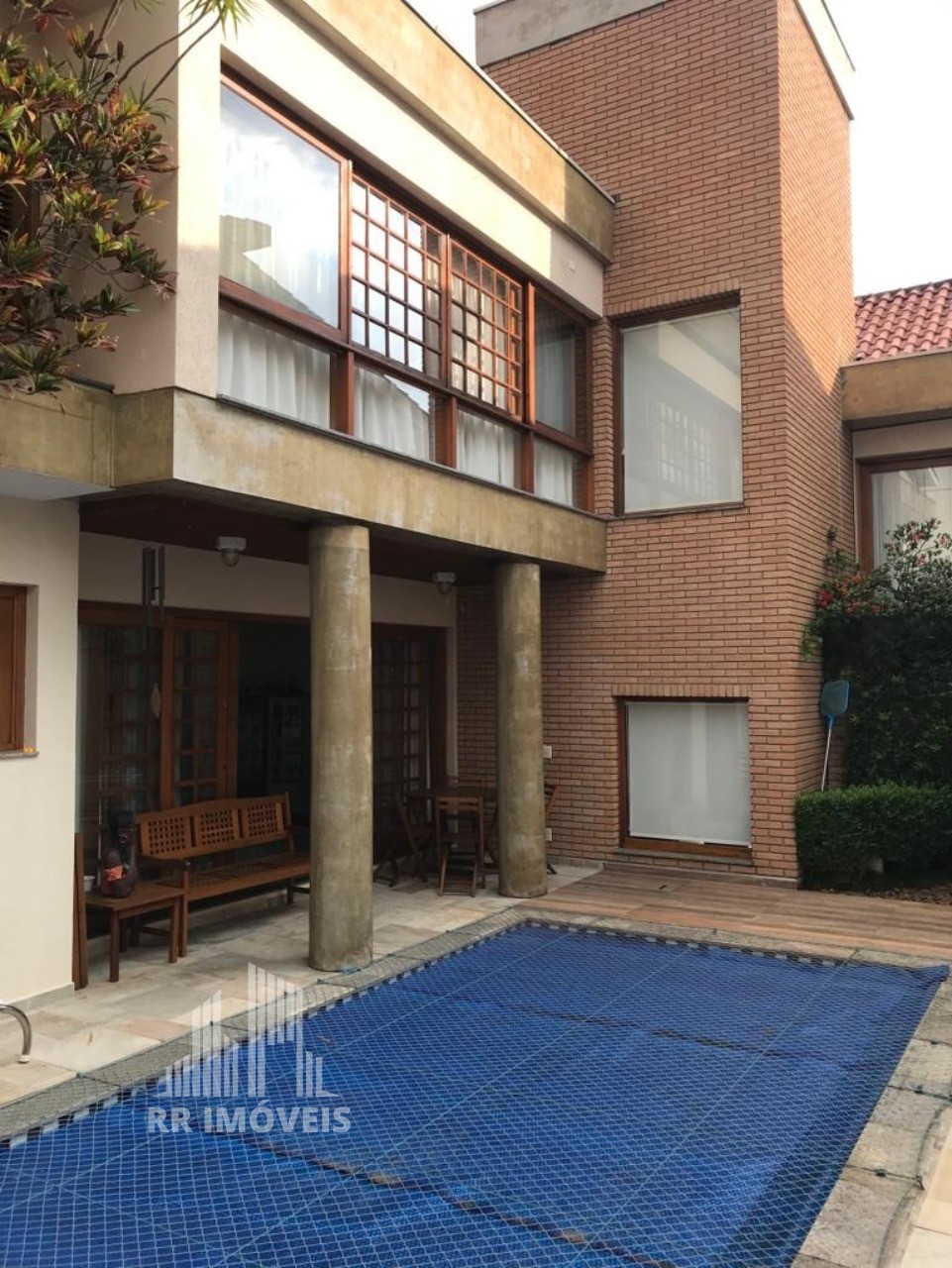 Casa à venda com 4 quartos, 310m² - Foto 1