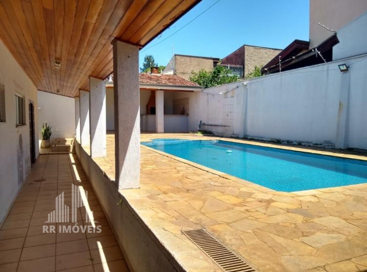 Casa à venda com 3 quartos, 307m² - Foto 1