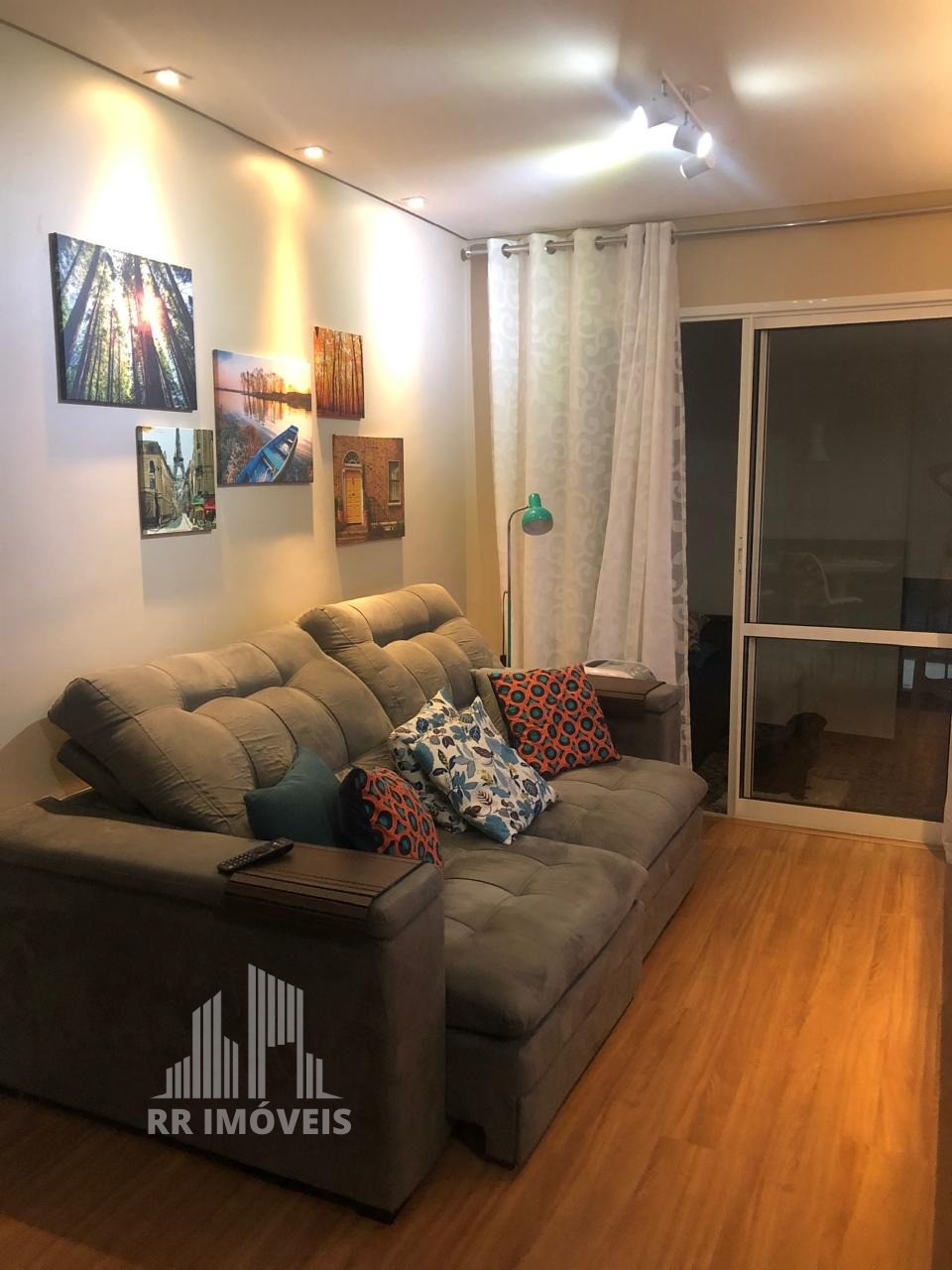 Apartamento à venda com 2 quartos, 68m² - Foto 2