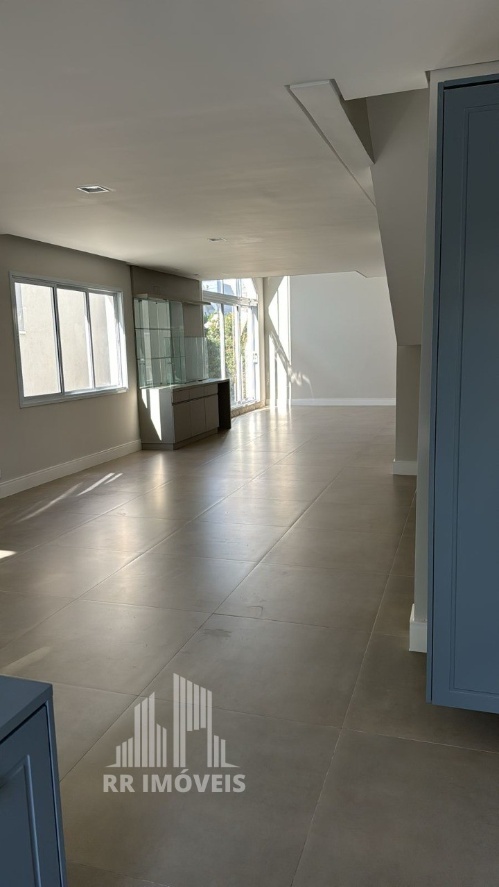 Casa à venda com 5 quartos, 322m² - Foto 3