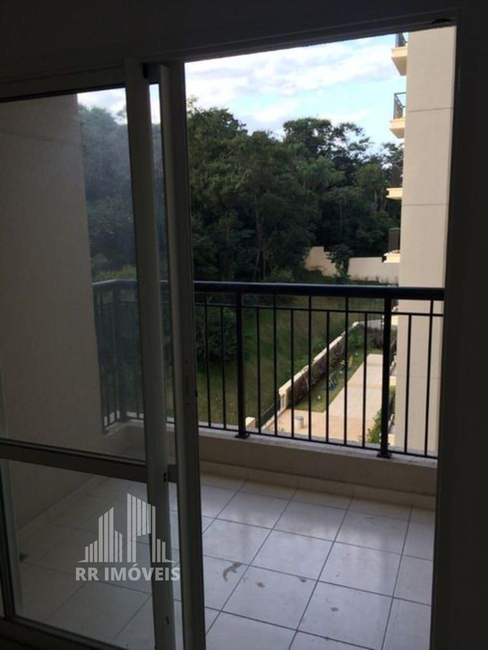 Apartamento à venda com 2 quartos, 68m² - Foto 2