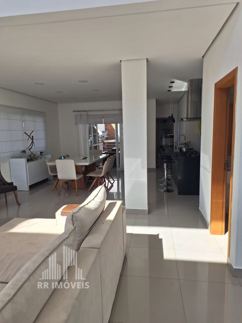 Casa à venda com 3 quartos, 273m² - Foto 4