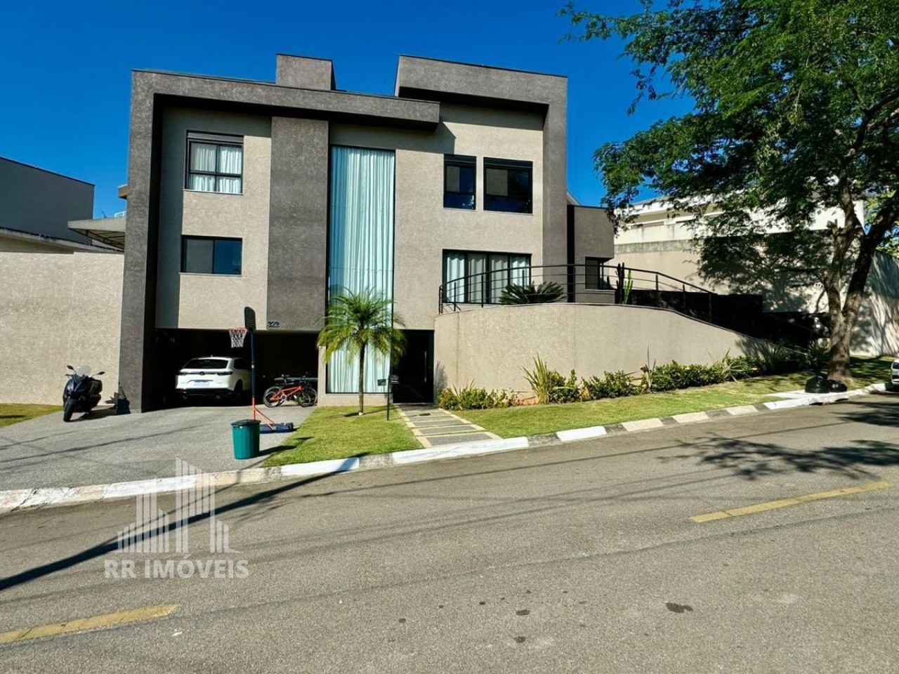 Casa à venda com 3 quartos, 200m² - Foto 1