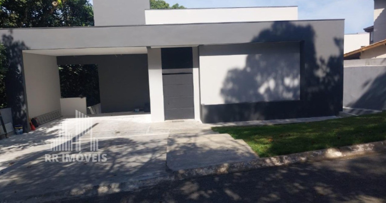 Casa à venda com 4 quartos, 290m² - Foto 1