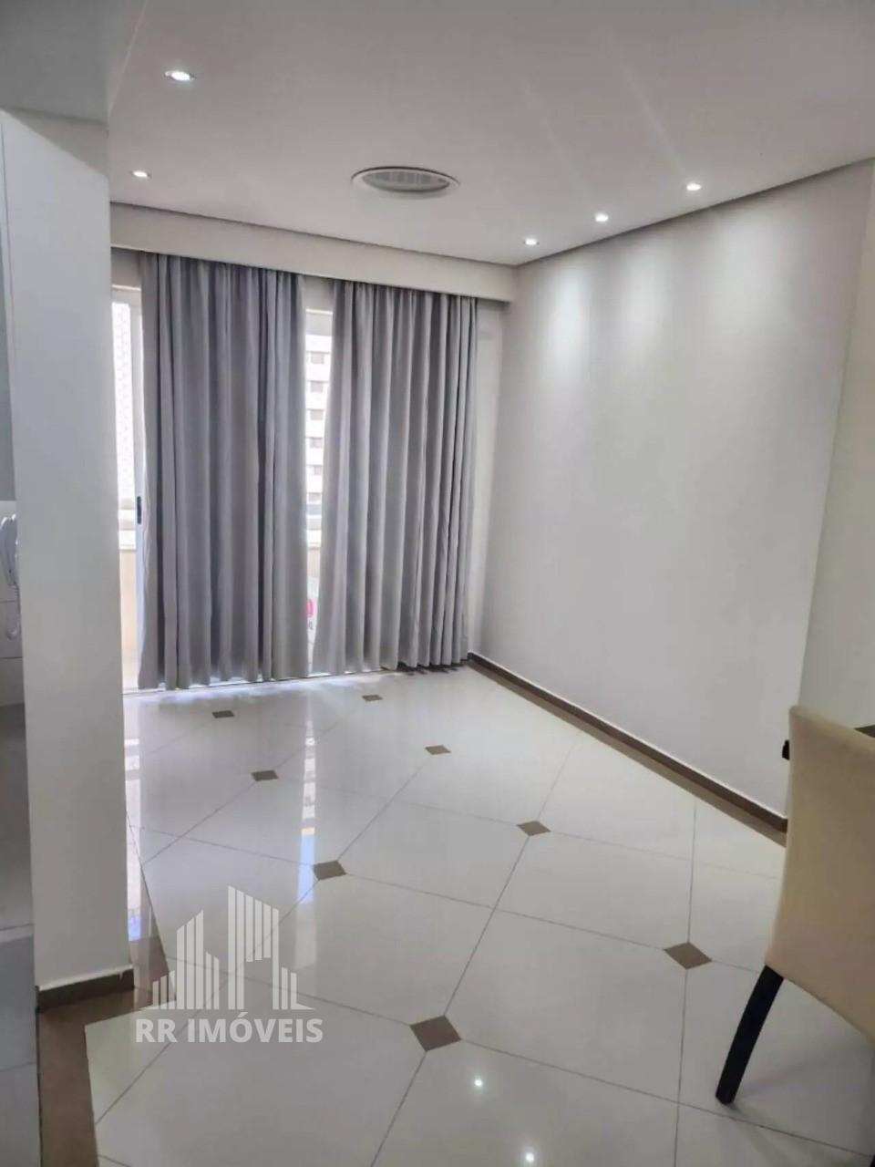 Apartamento à venda com 2 quartos, 72m² - Foto 2