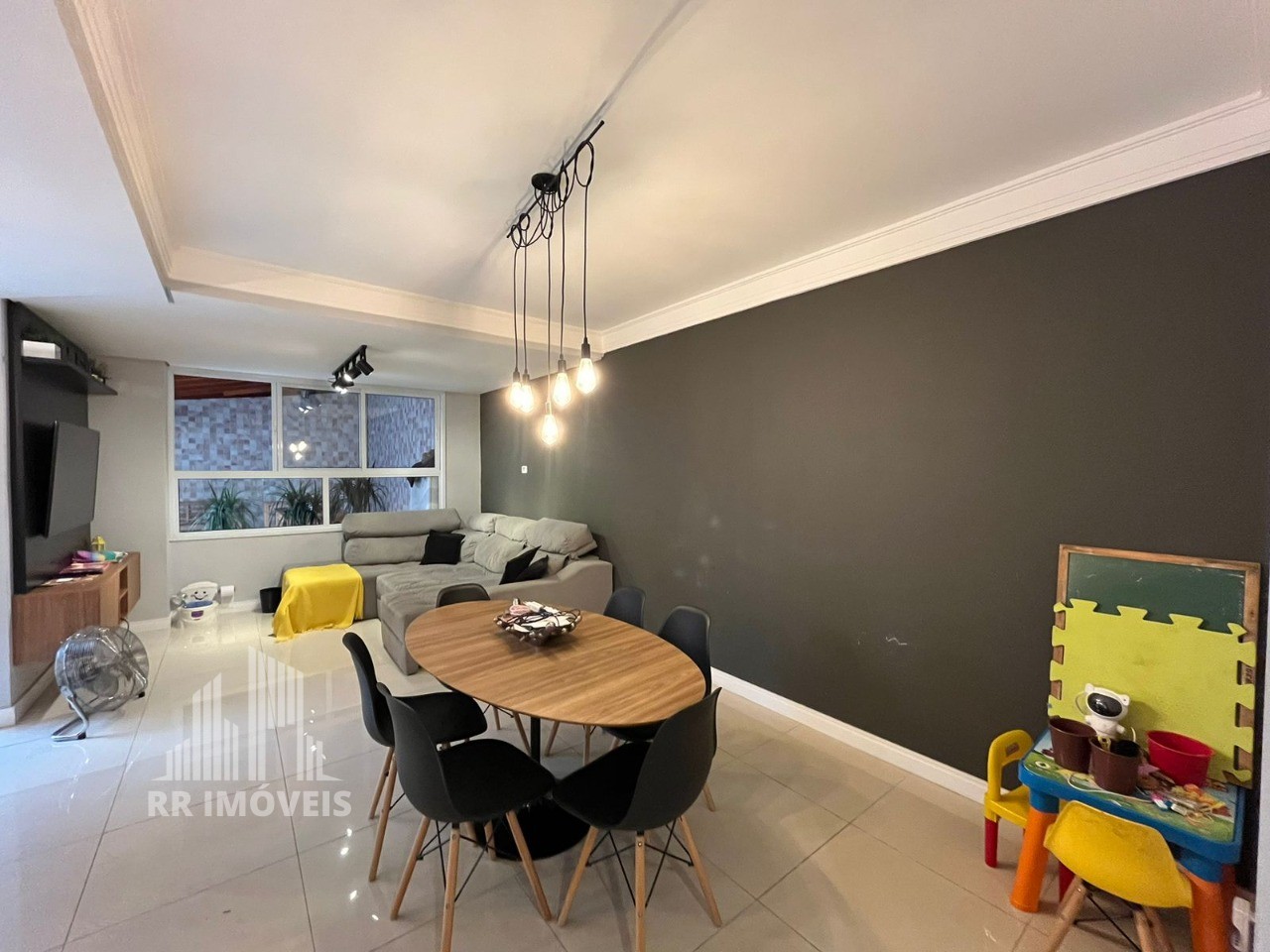 Casa à venda com 4 quartos, 168m² - Foto 3