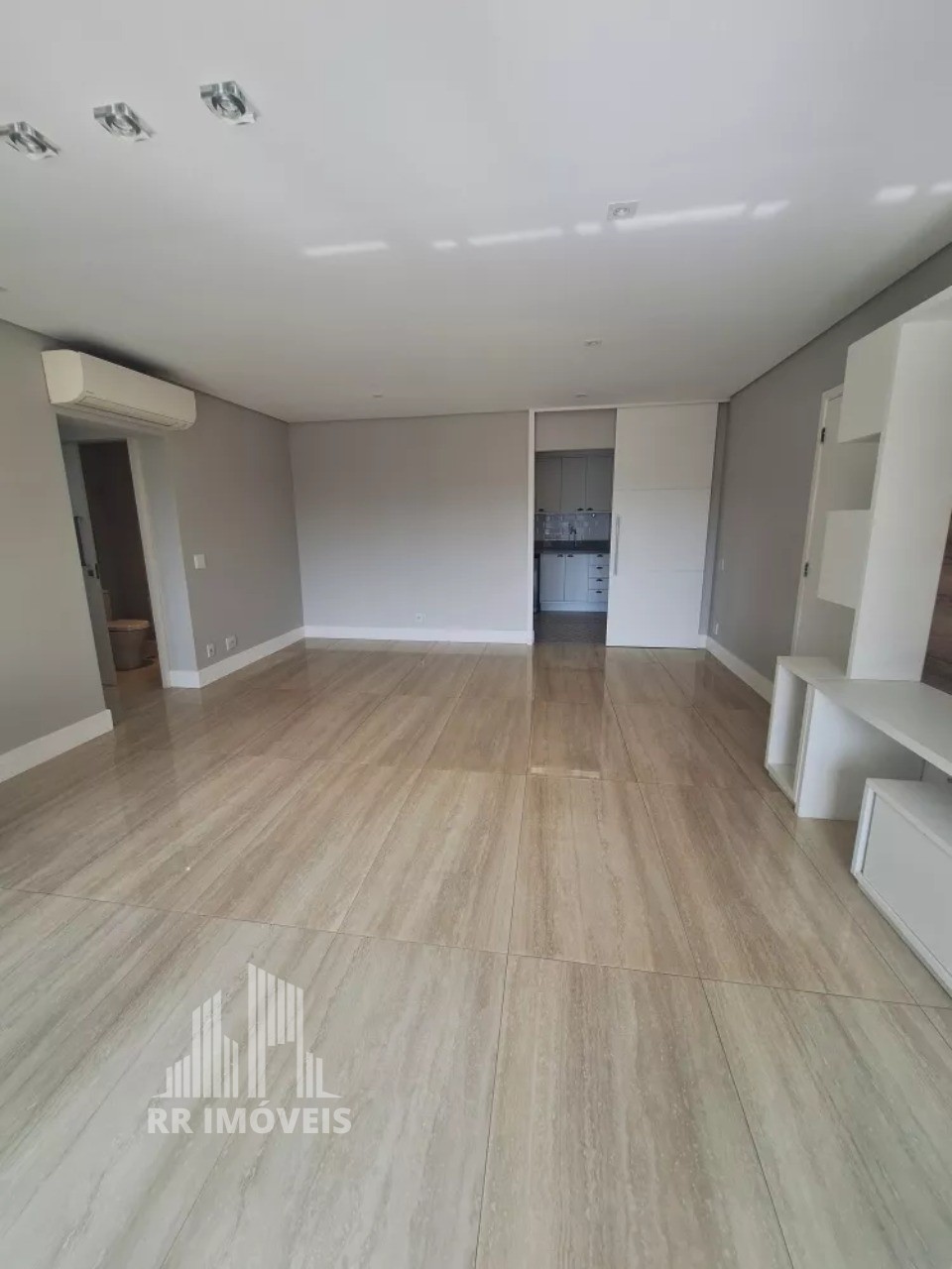 Apartamento à venda com 3 quartos, 107m² - Foto 2