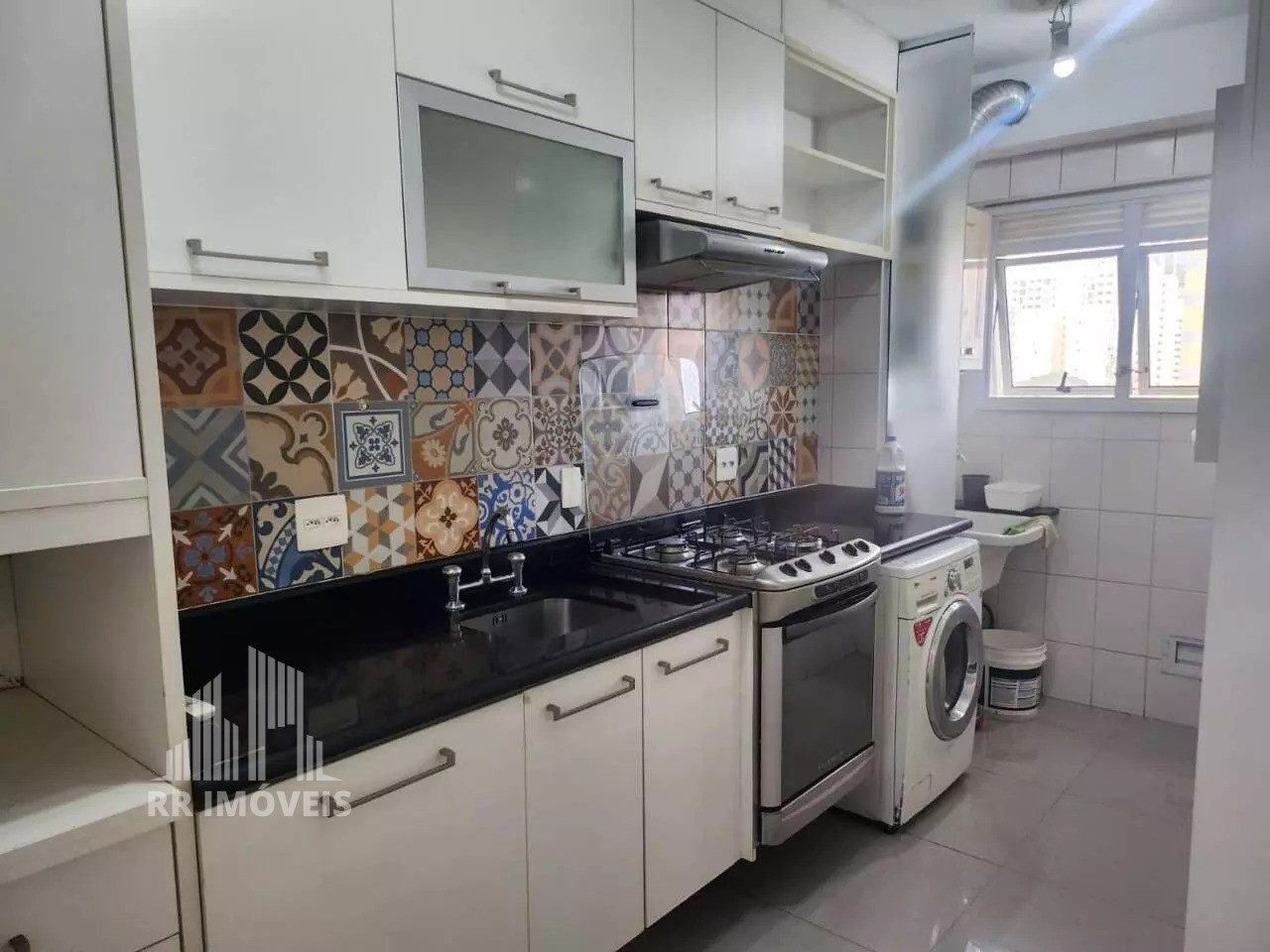 Apartamento à venda com 2 quartos, 72m² - Foto 1