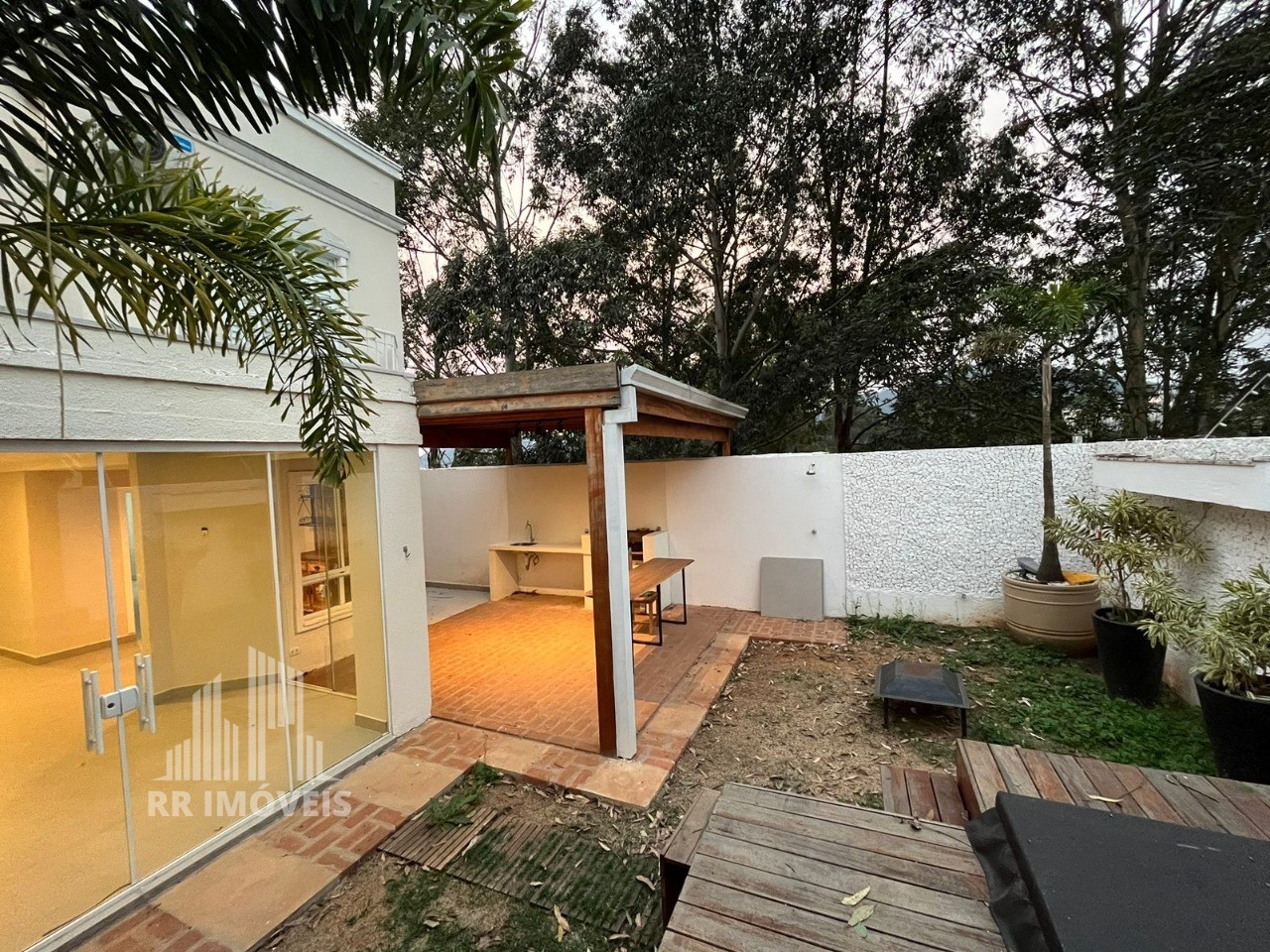 Casa à venda com 3 quartos, 180m² - Foto 2