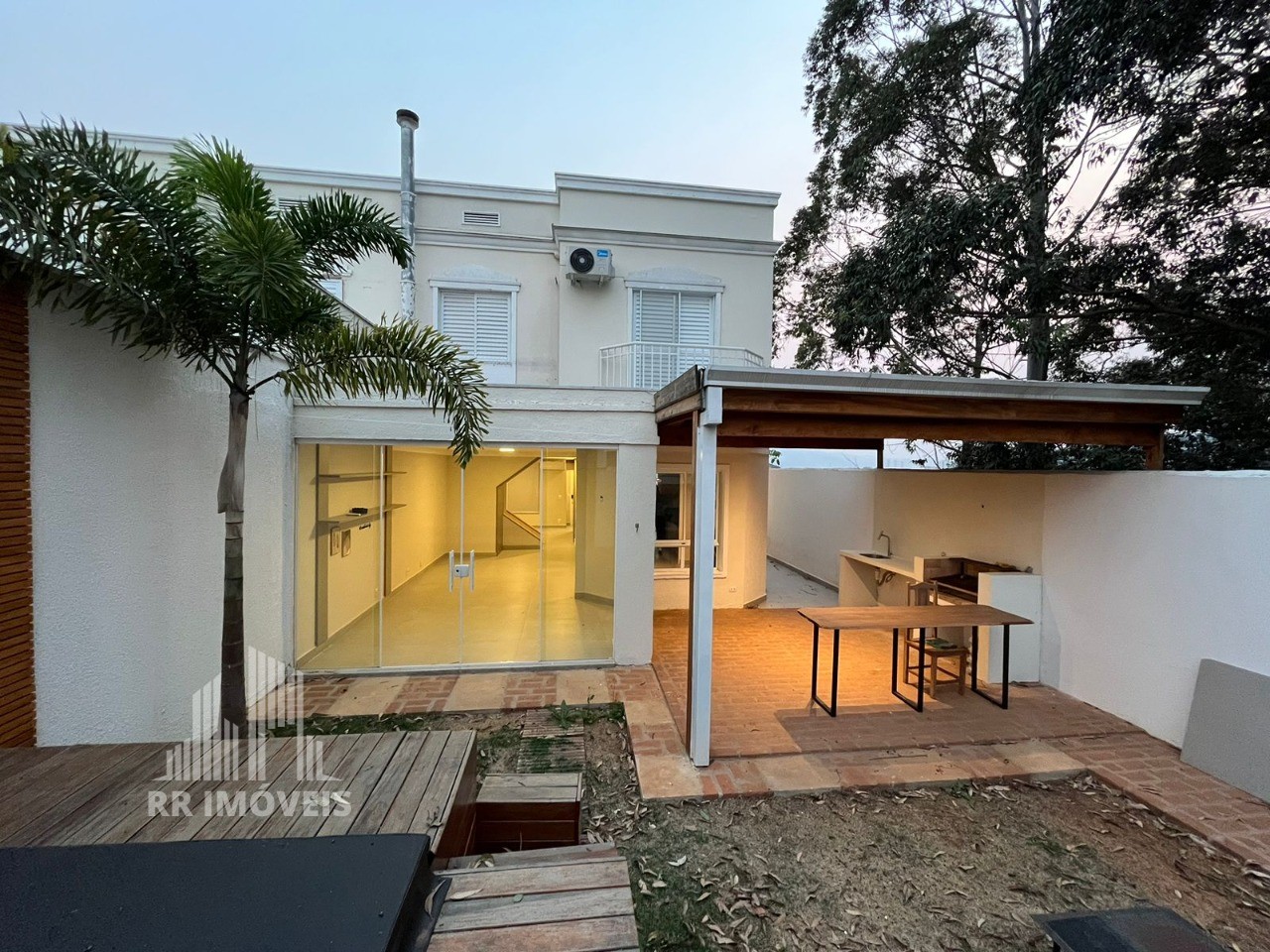 Casa à venda com 3 quartos, 180m² - Foto 1