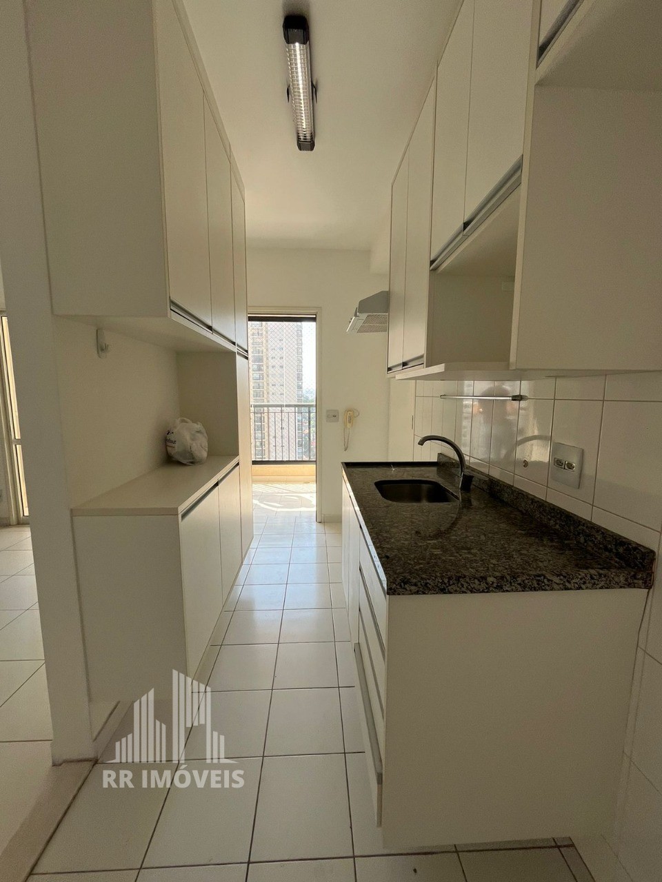 Apartamento à venda com 2 quartos, 76m² - Foto 2