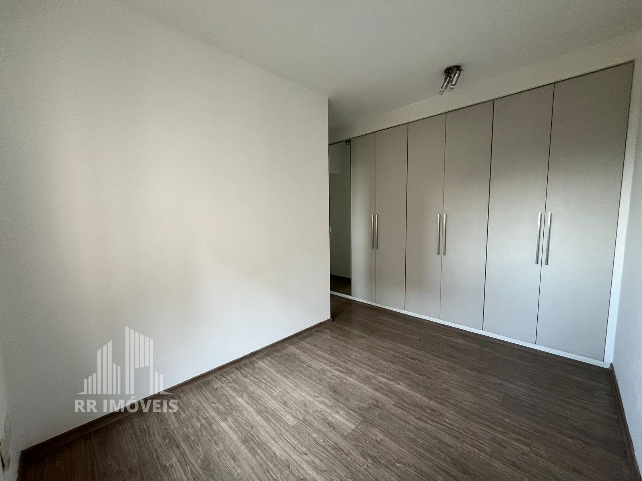 Apartamento à venda com 2 quartos, 76m² - Foto 11