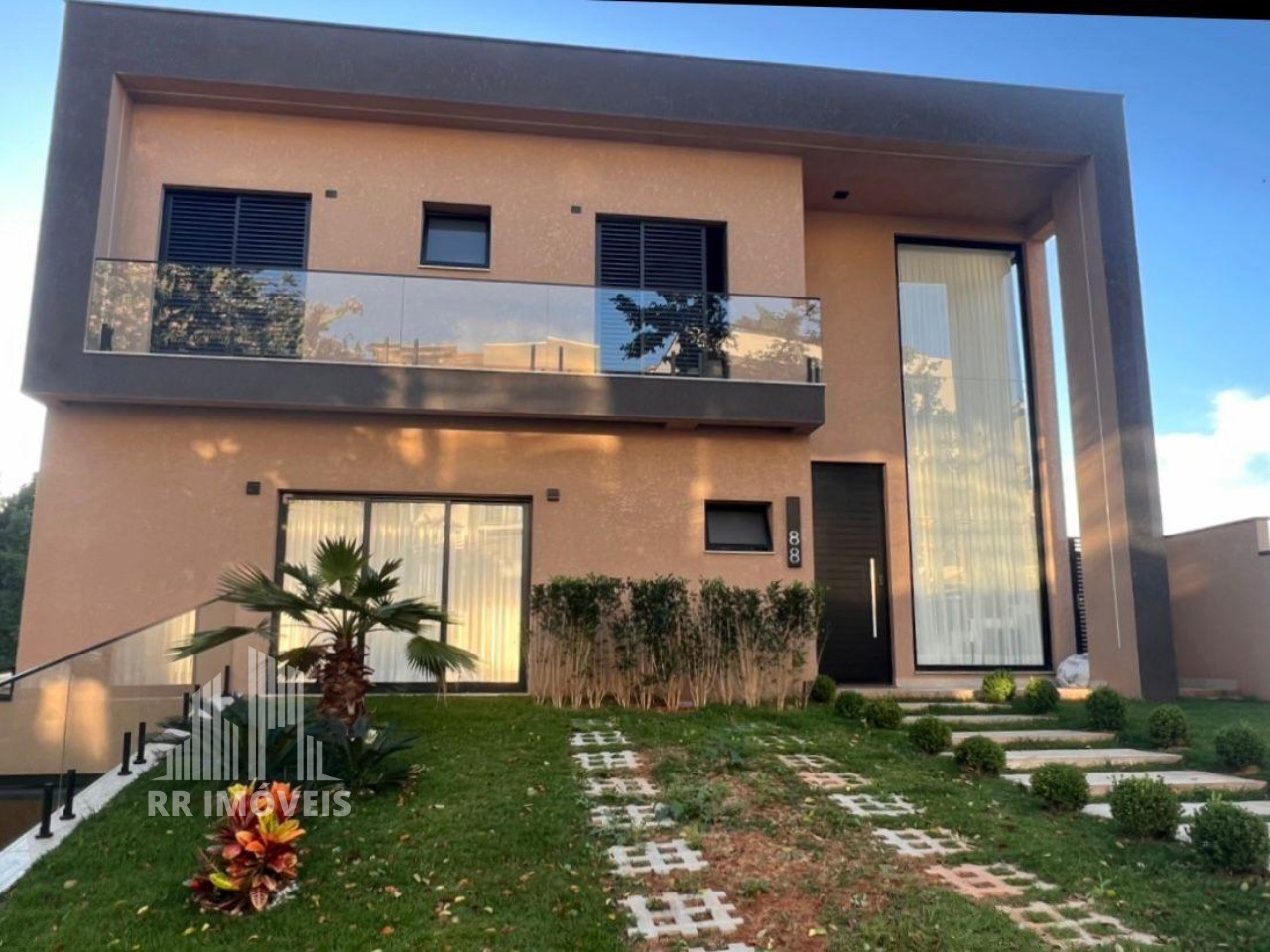 Casa à venda com 4 quartos, 290m² - Foto 1