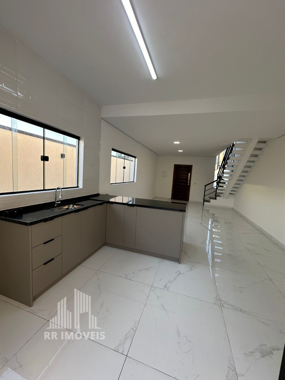 Casa à venda com 3 quartos, 110m² - Foto 8