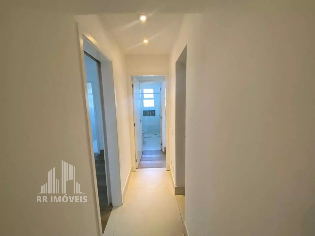 Apartamento à venda com 3 quartos, 202m² - Foto 9