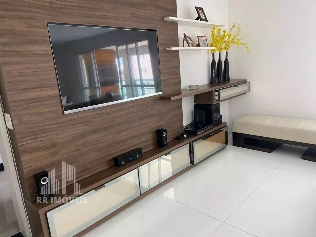 Apartamento à venda com 3 quartos, 202m² - Foto 3