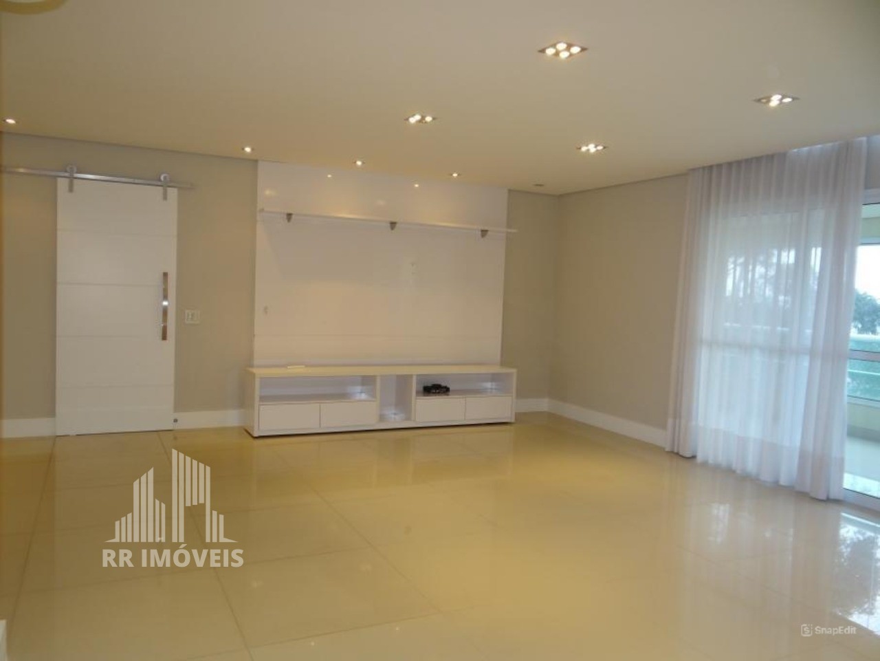 Apartamento à venda com 4 quartos, 202m² - Foto 1