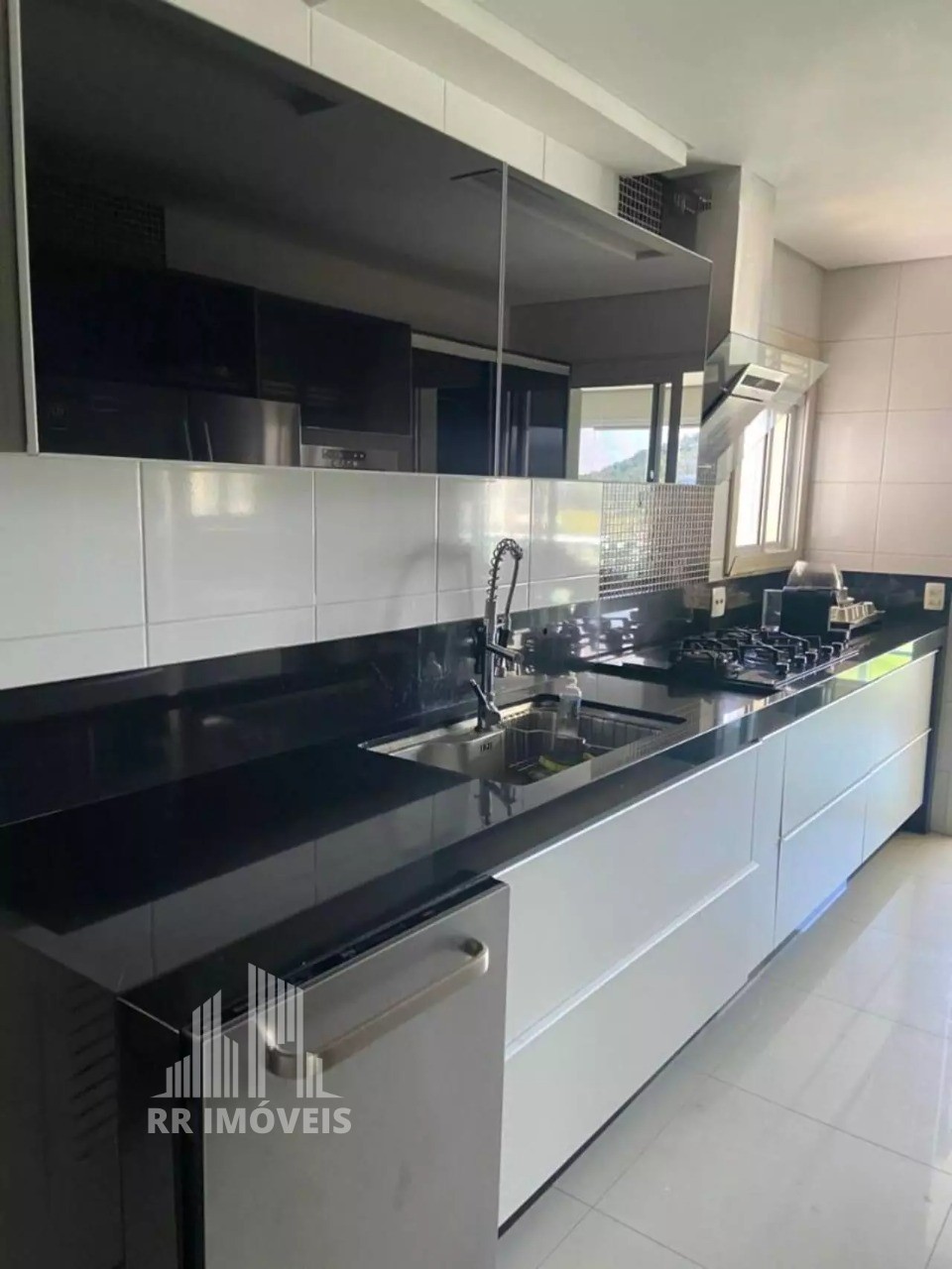 Apartamento à venda com 3 quartos, 202m² - Foto 14