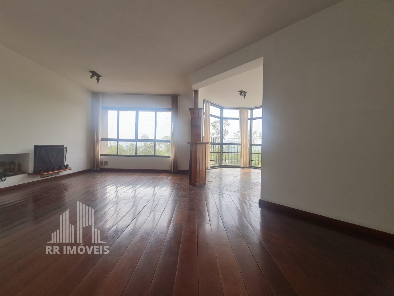 Apartamento à venda com 3 quartos, 130m² - Foto 1