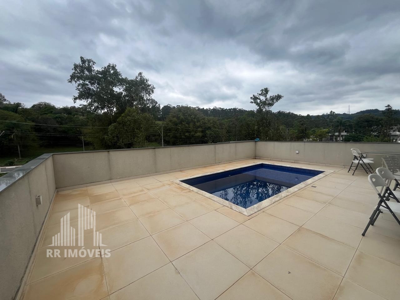 Casa para alugar com 4 quartos, 250m² - Foto 10