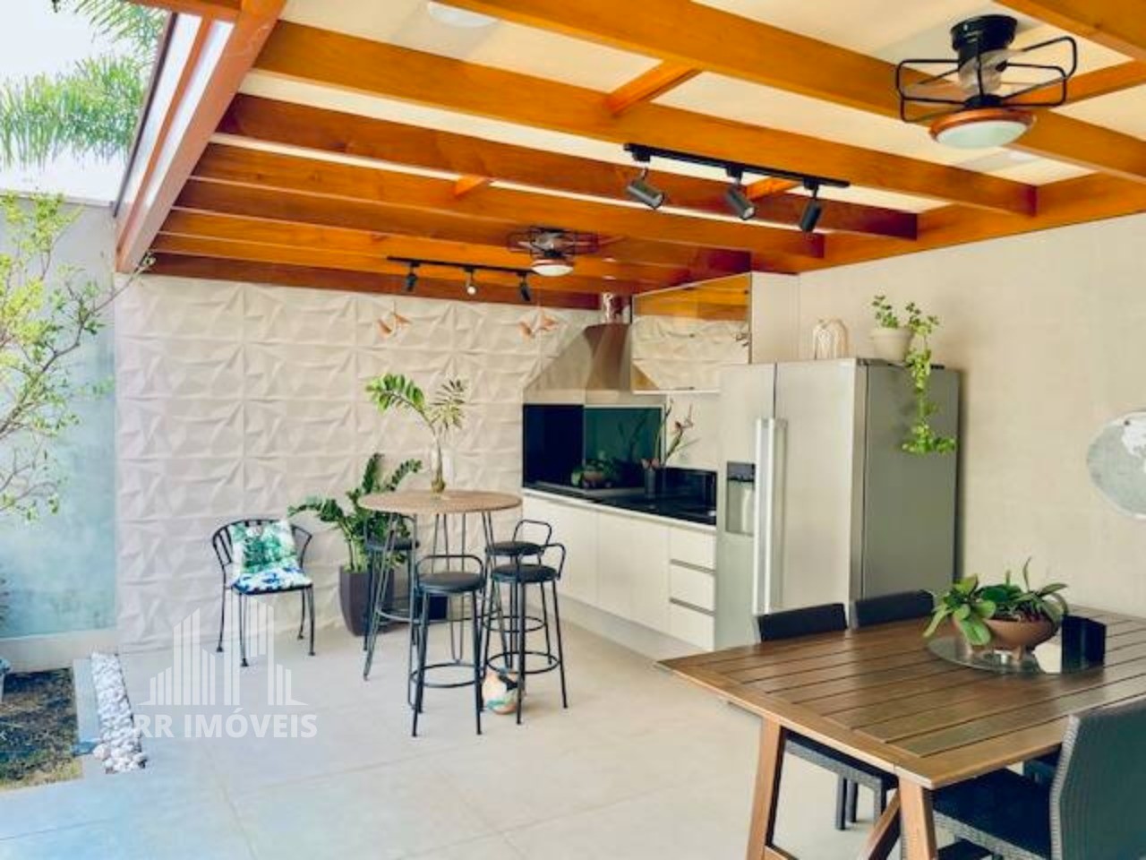 Casa à venda com 3 quartos, 180m² - Foto 1