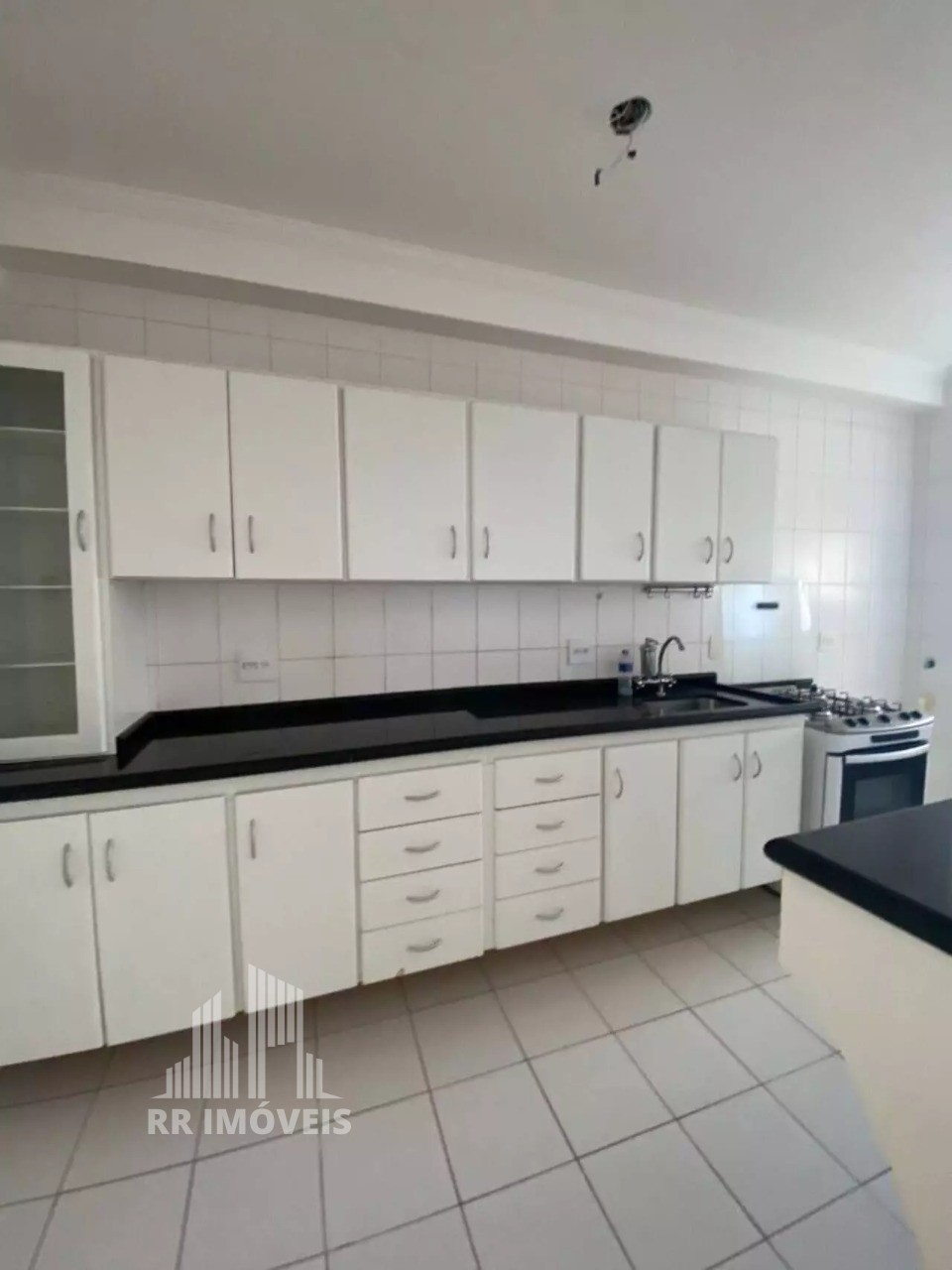 Apartamento à venda com 2 quartos, 68m² - Foto 2