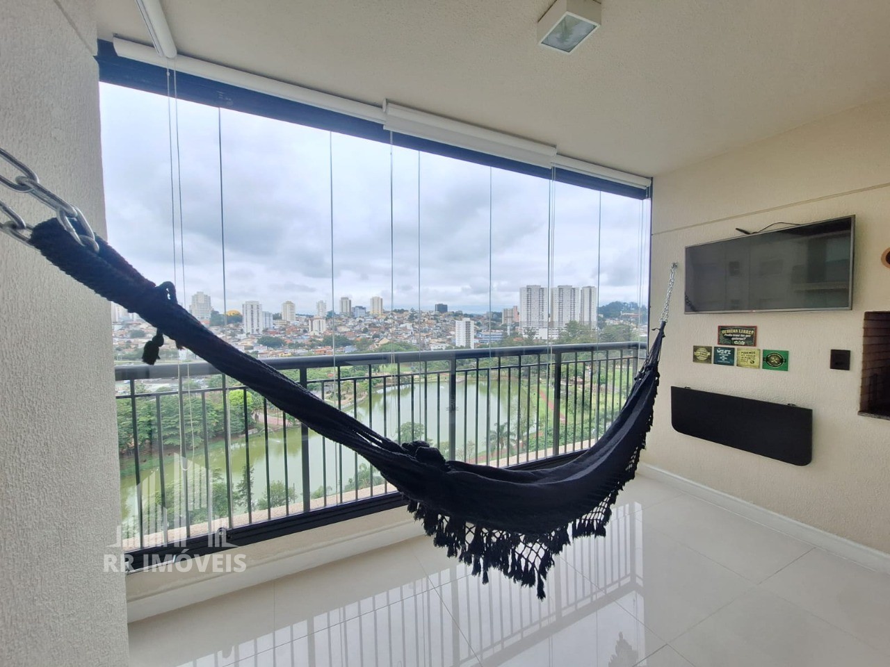 Apartamento à venda com 3 quartos, 94m² - Foto 1