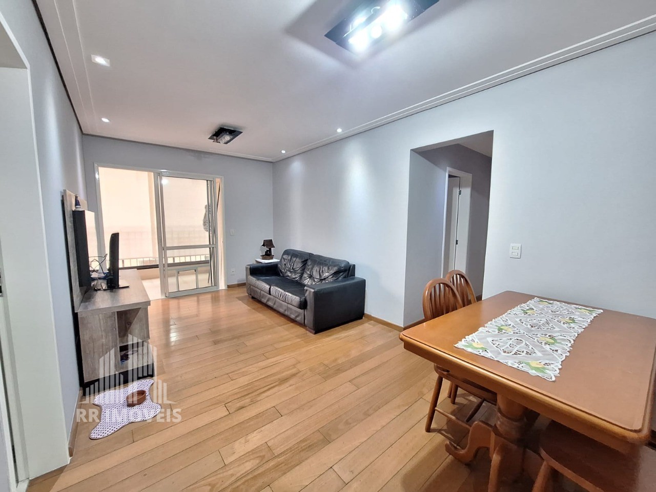 Apartamento à venda com 3 quartos, 94m² - Foto 2