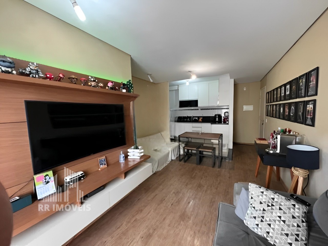 Apartamento à venda com 2 quartos, 61m² - Foto 1