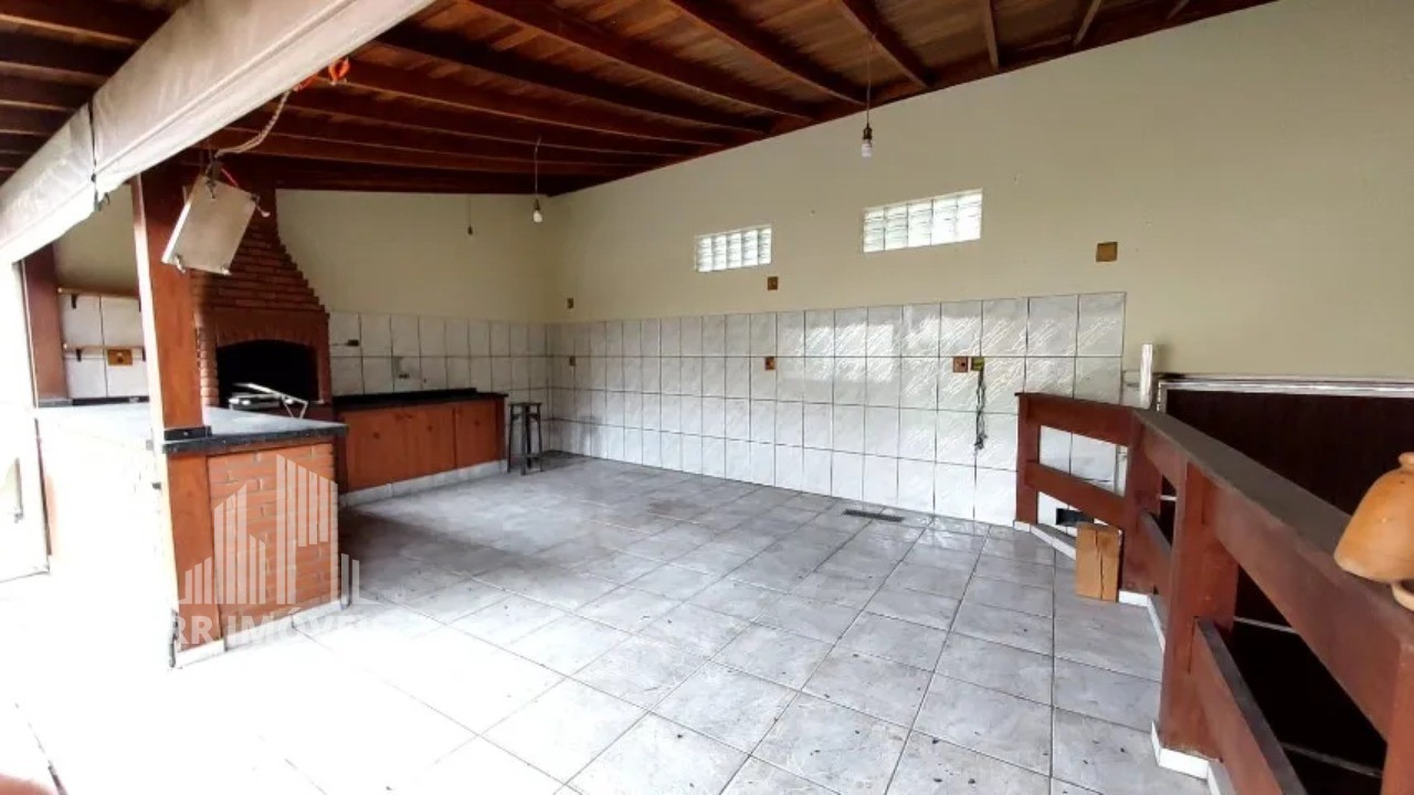 Casa à venda com 3 quartos, 230m² - Foto 4