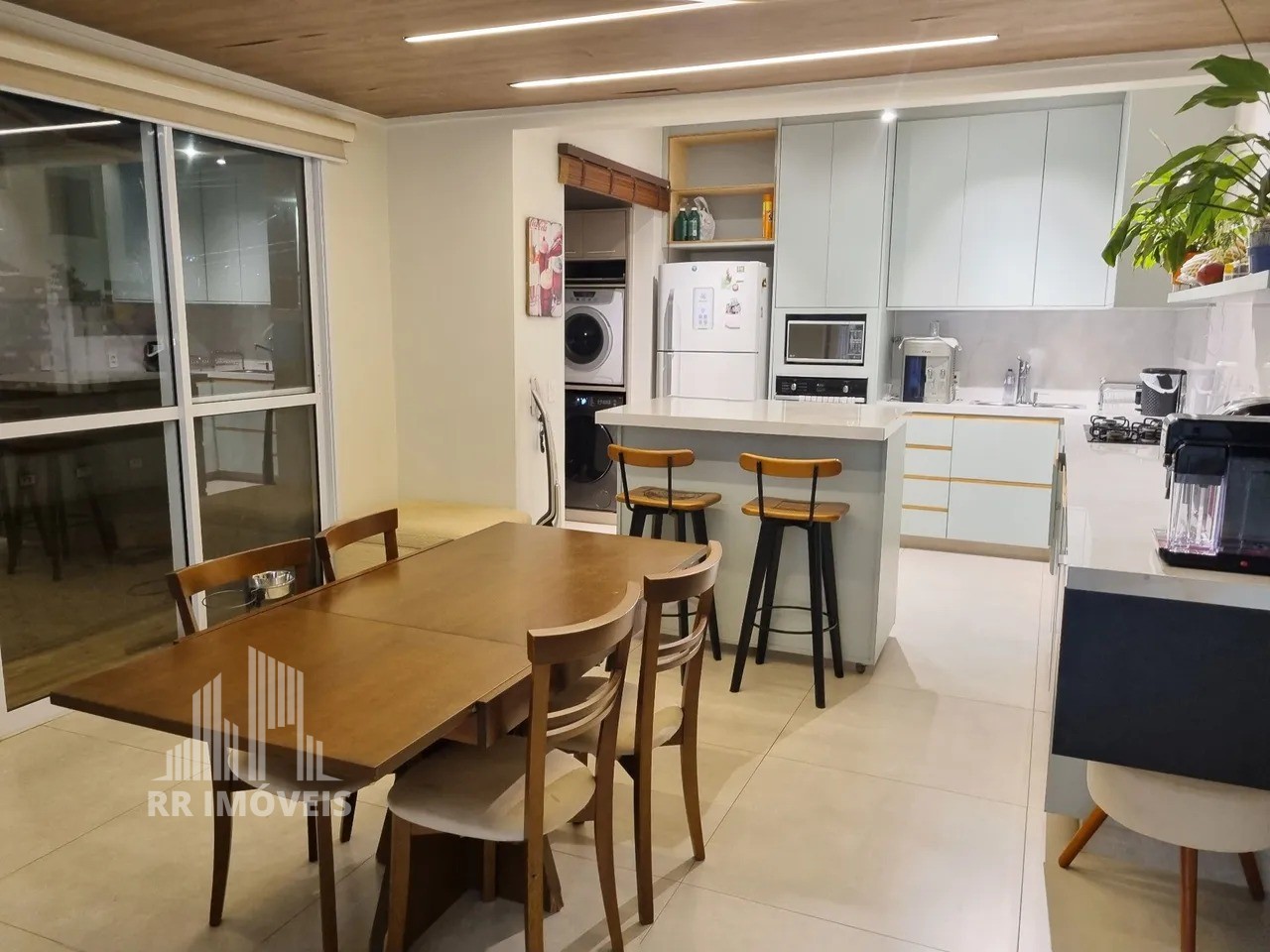 Casa à venda com 3 quartos, 115m² - Foto 1