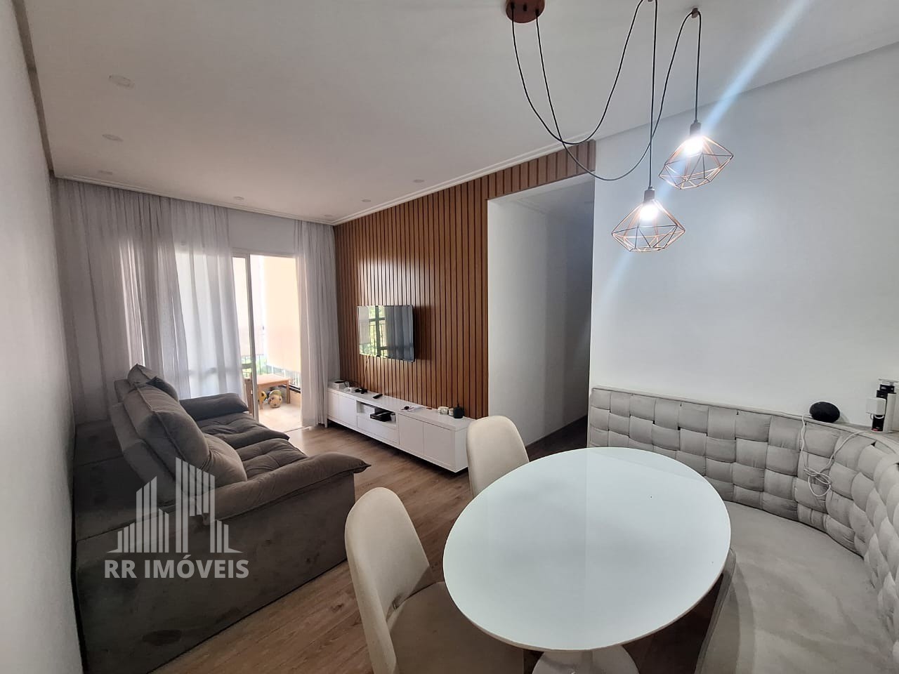 Apartamento à venda com 2 quartos, 76m² - Foto 1