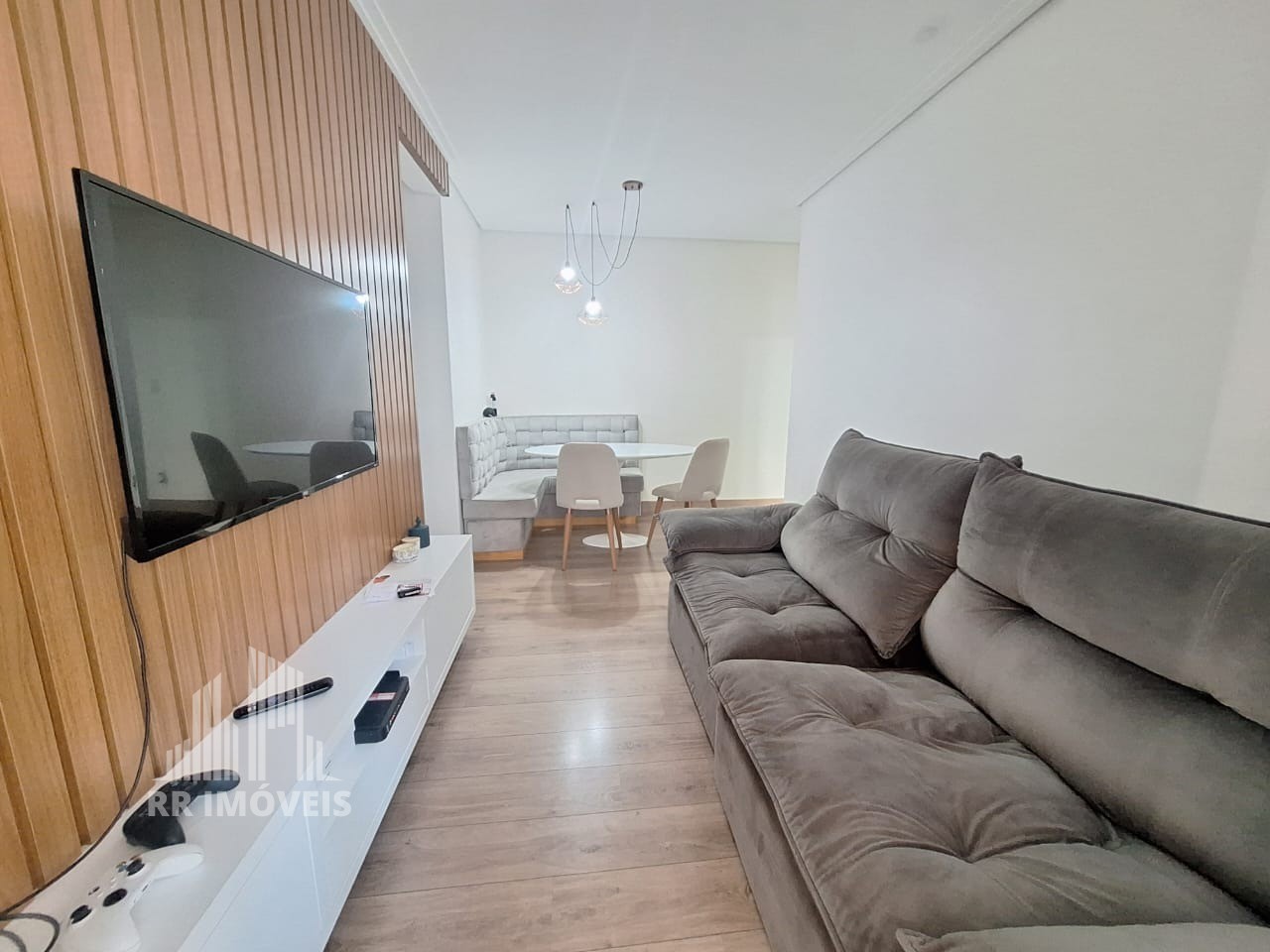 Apartamento à venda com 2 quartos, 76m² - Foto 2