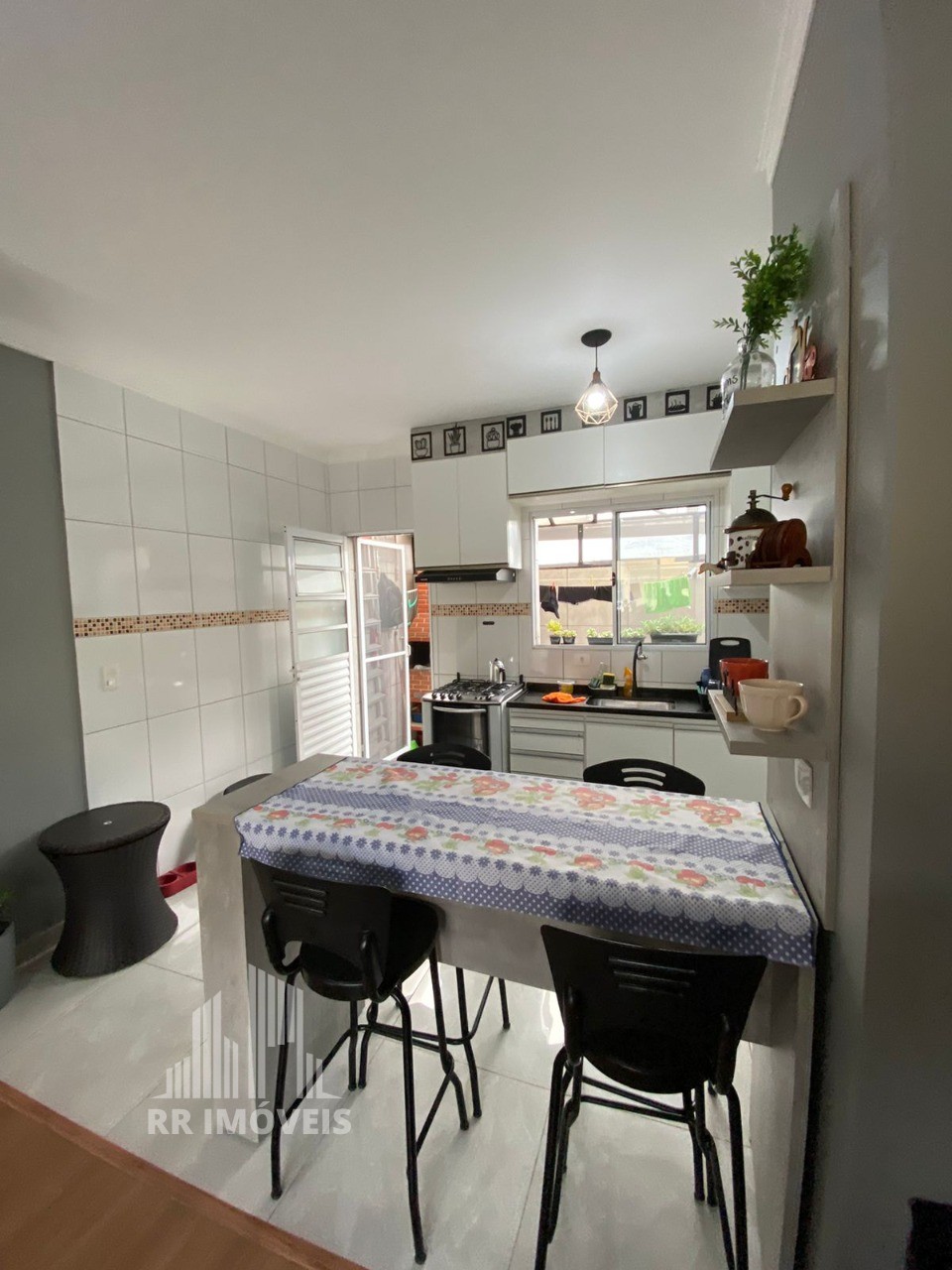 Casa à venda com 2 quartos, 62m² - Foto 4