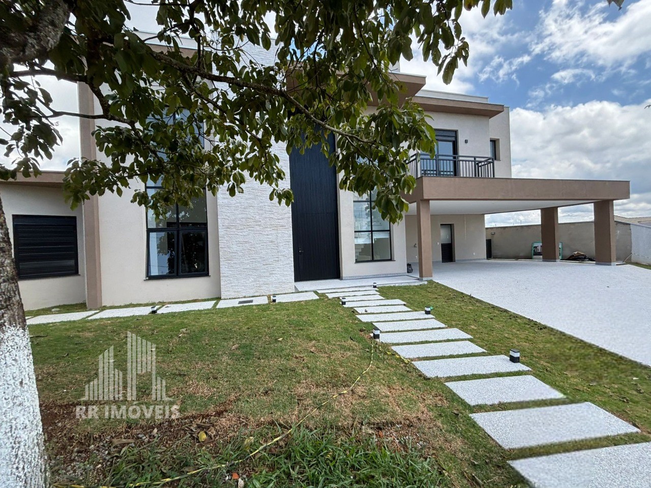 Casa à venda com 4 quartos, 328m² - Foto 2