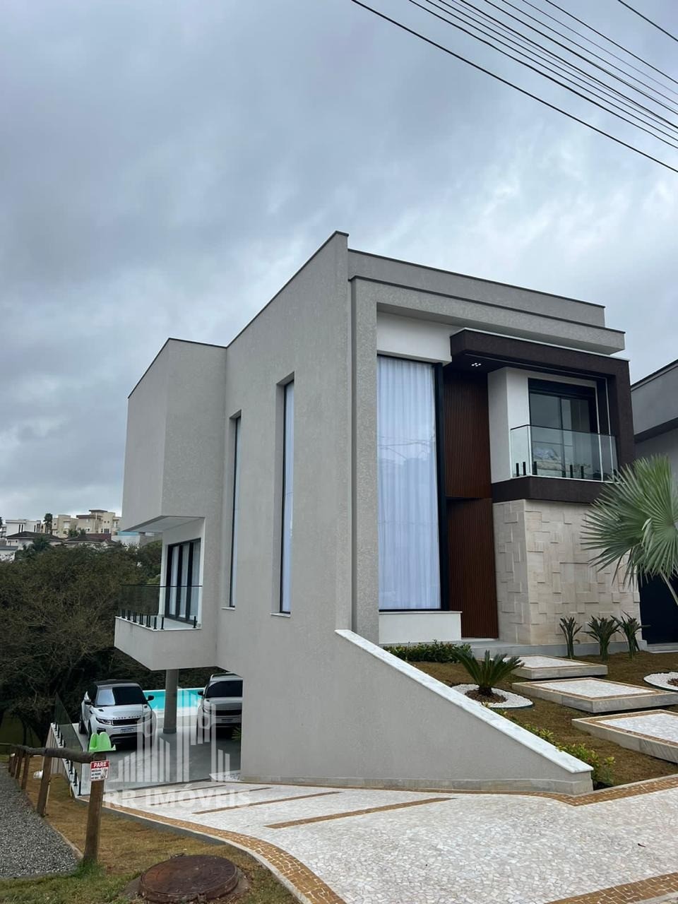 Casa à venda com 4 quartos, 430m² - Foto 1