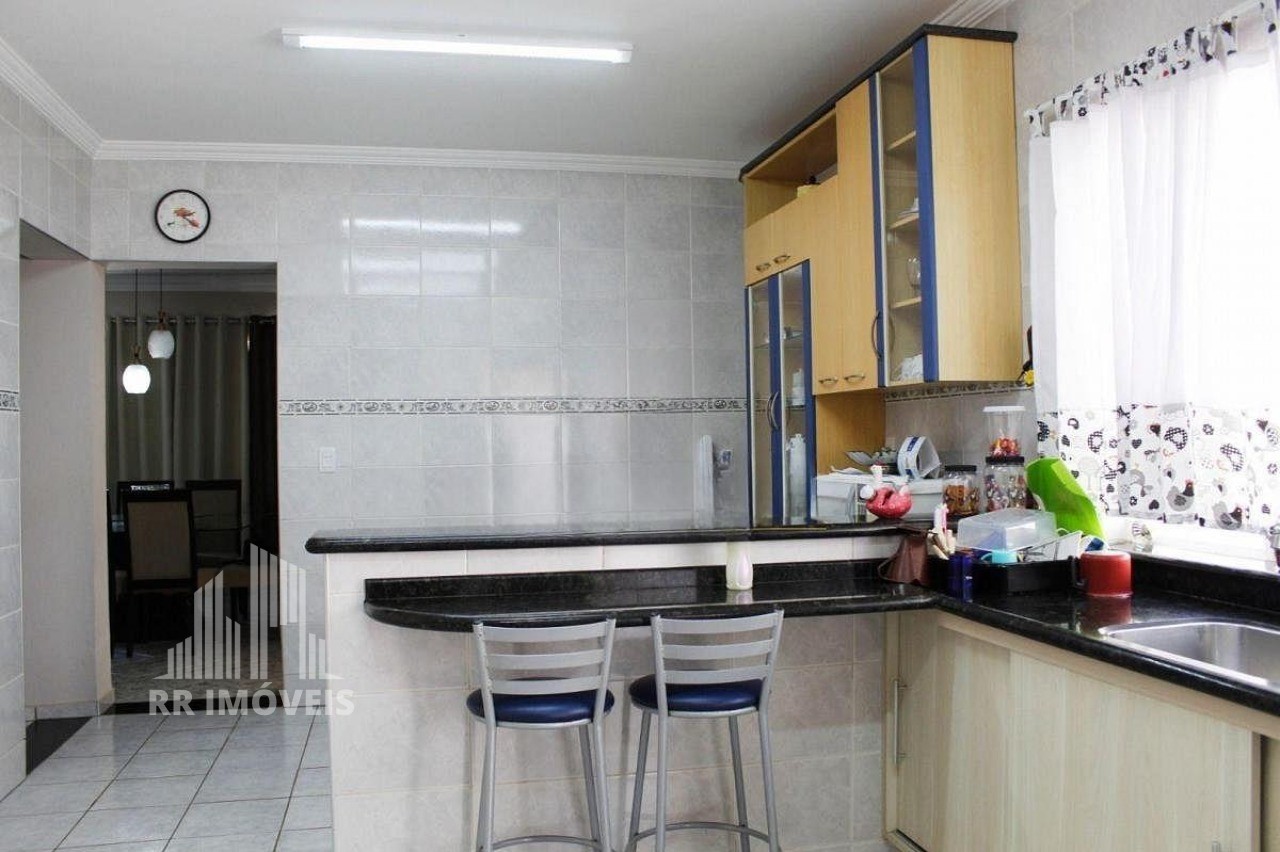 Casa, 3 quartos, 215 m² - Foto 1