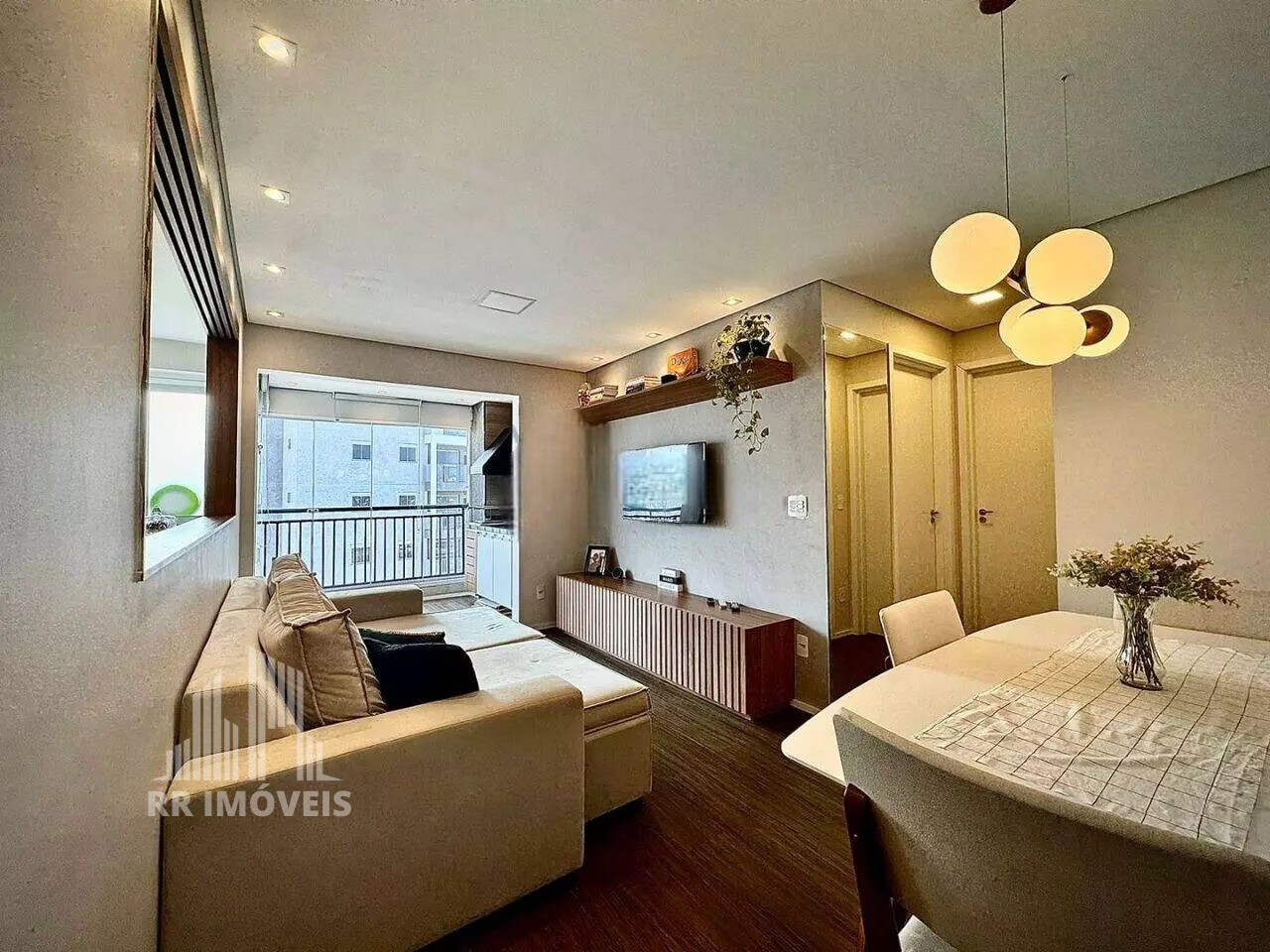 Apartamento à venda com 2 quartos, 63m² - Foto 1
