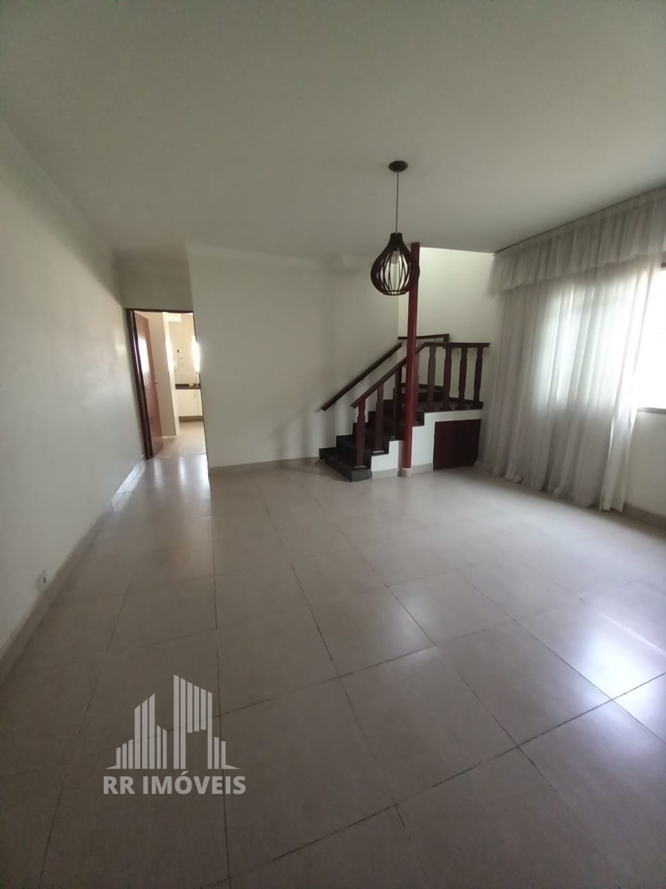 Casa à venda com 3 quartos, 136m² - Foto 1