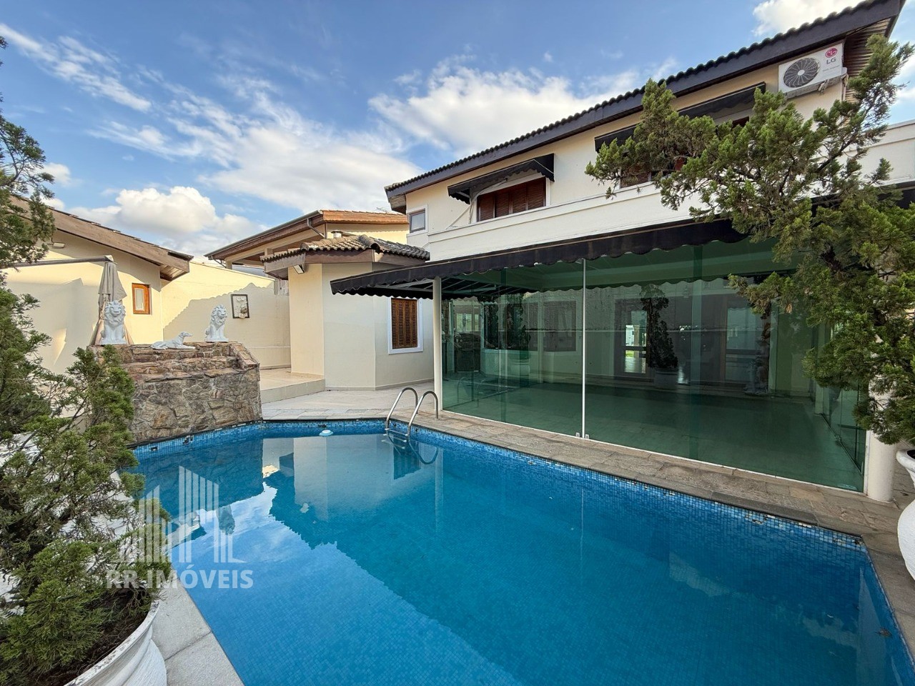 Casa, 4 quartos, 380 m² - Foto 1